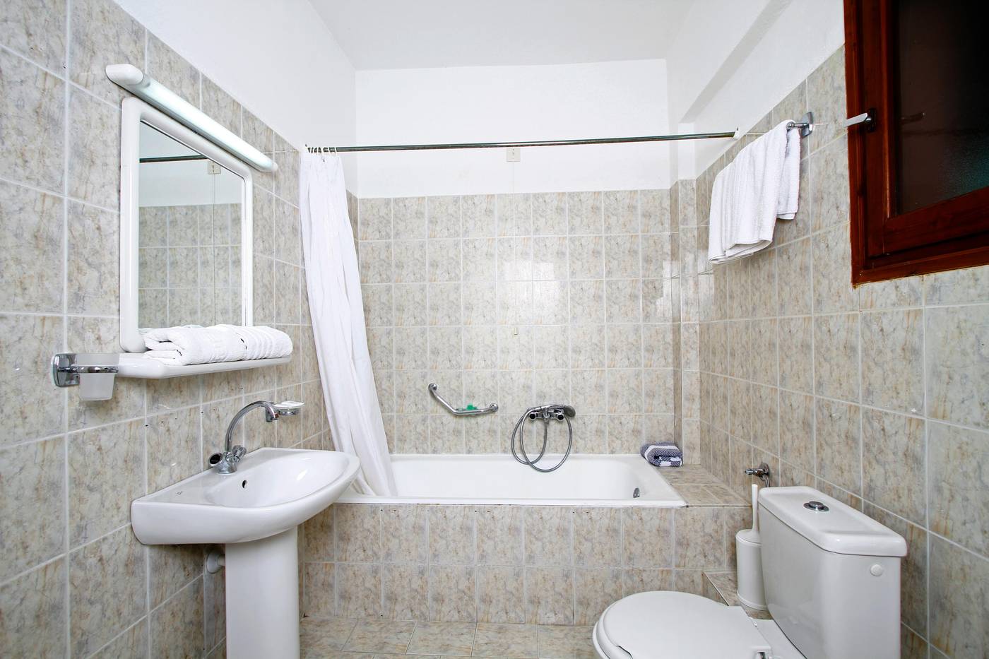 Bintzan-Inn-Room-29