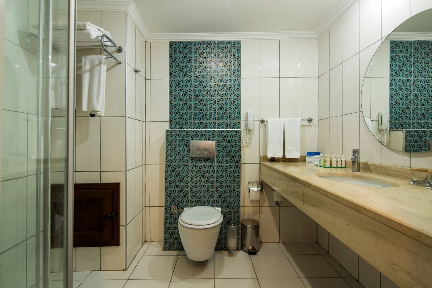 Green-Bay-Resort---Spa-Room-38