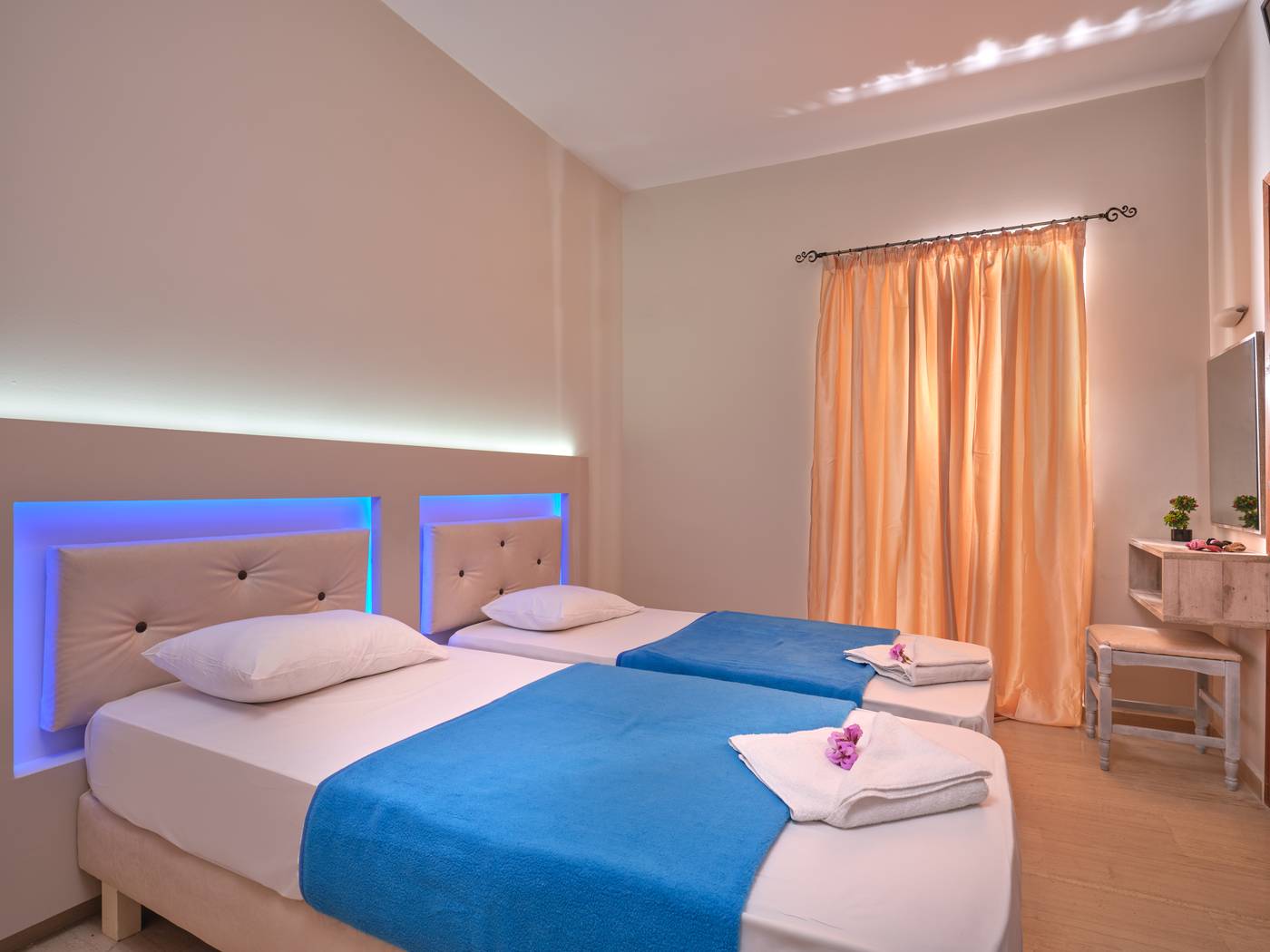 Savvas-De-Mar-Room-18