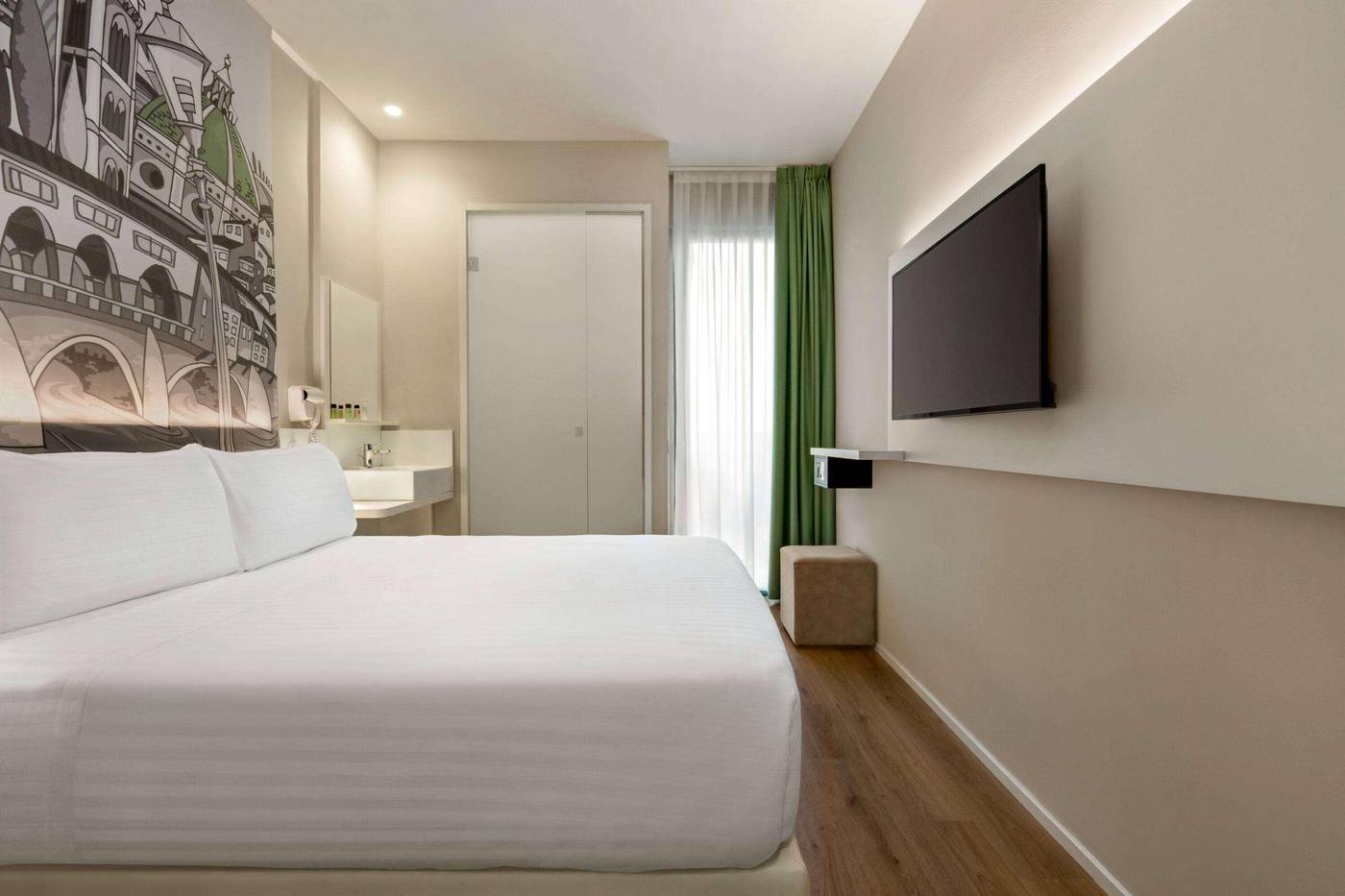 Wyndham-Garden-Florence-Room-16