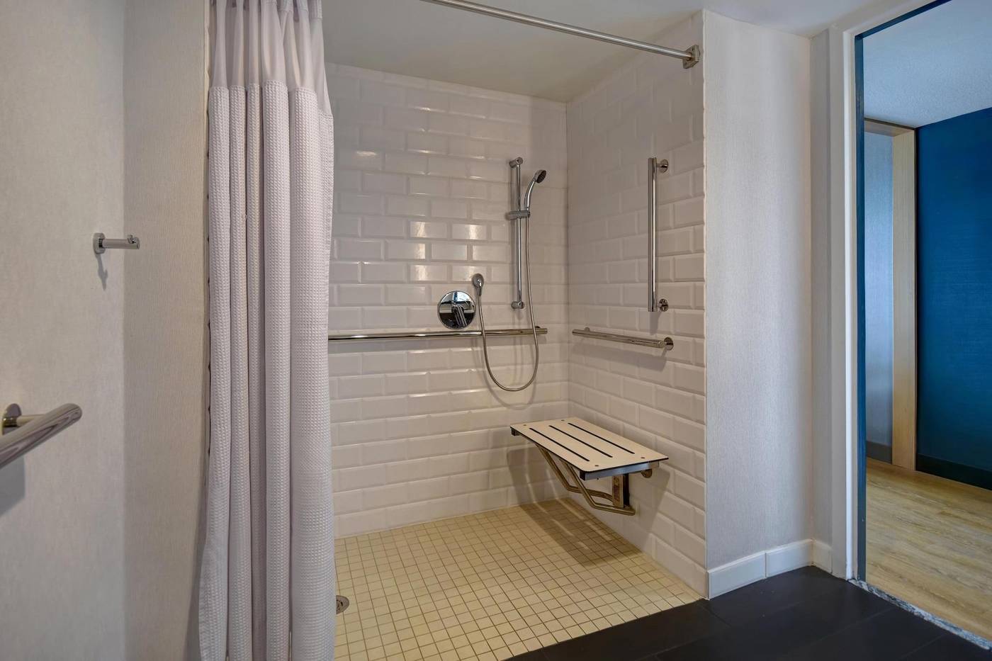 Crowne-Plaza-Boston-Newton-Hotel-Room-39