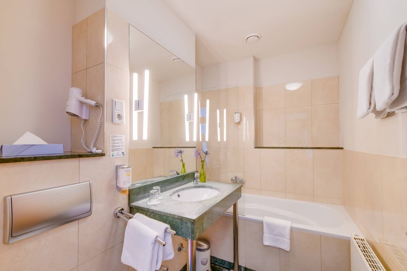 Come-Inn-Berlin-Kurfurstendamm-Opera-Room-26