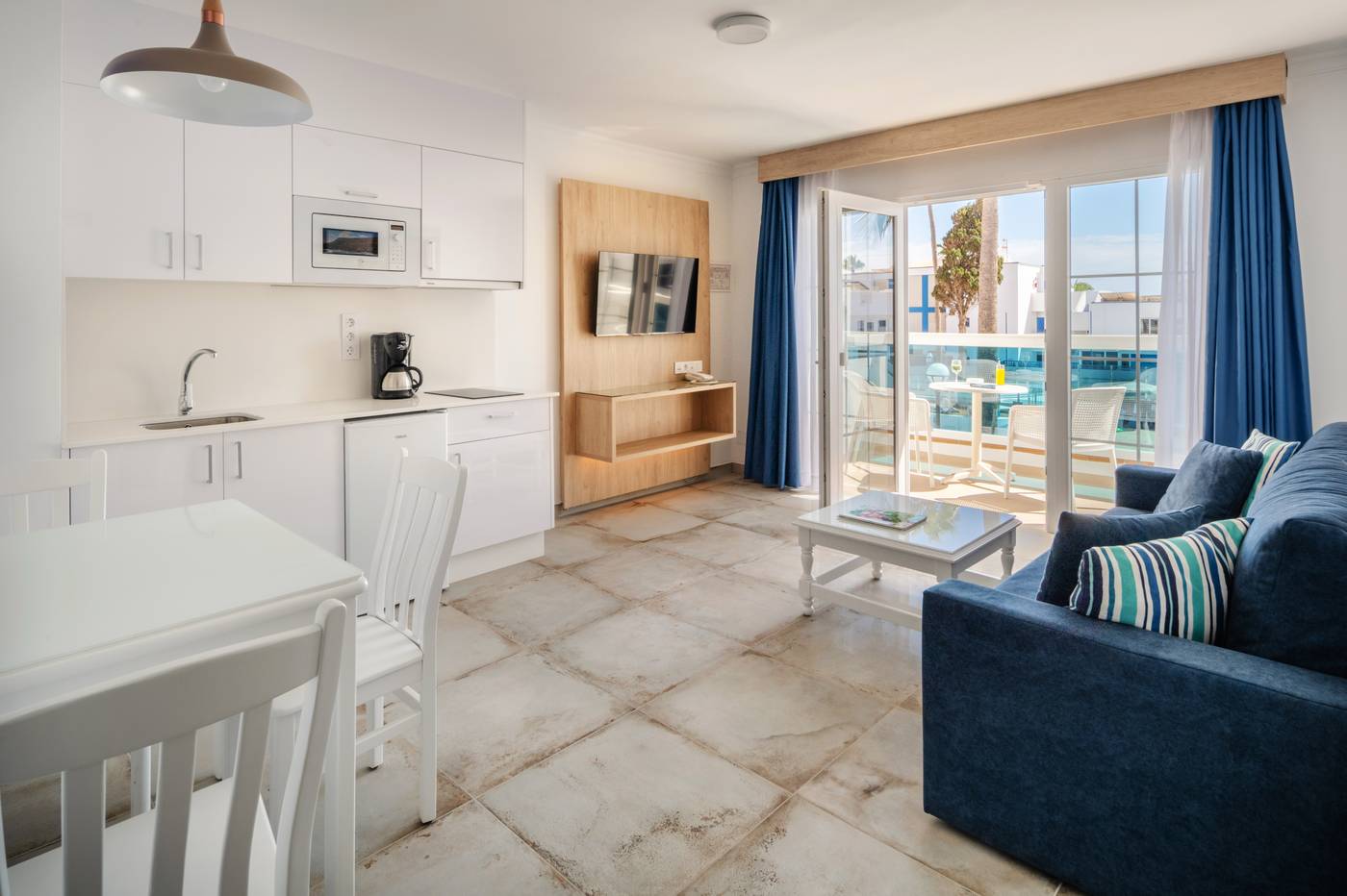 Suite-Hotel-Montana-Club-Room-39