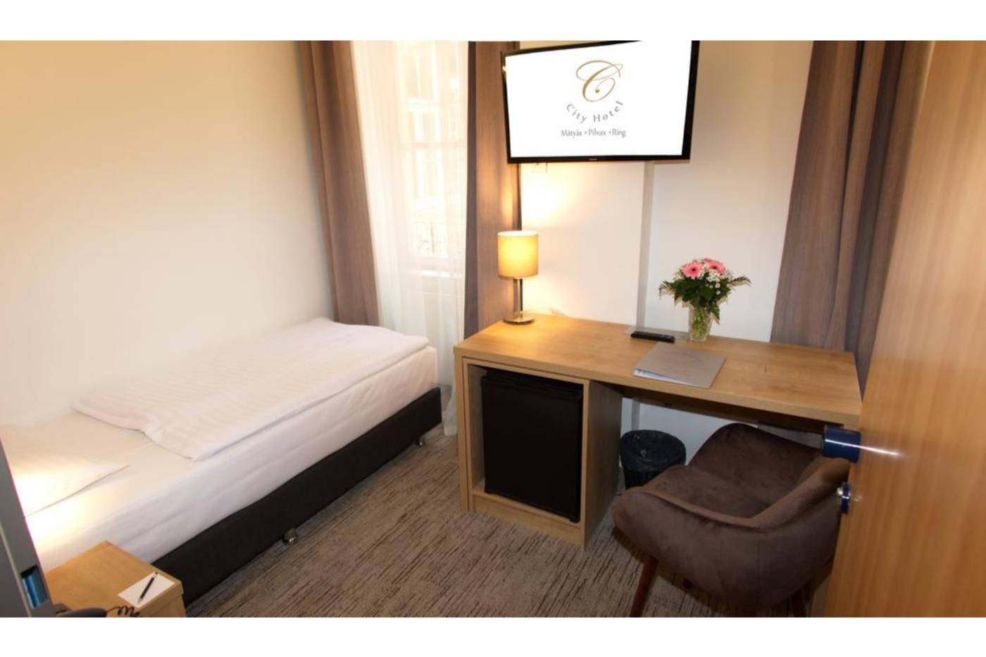 City-Hotel-Ring-Room-20