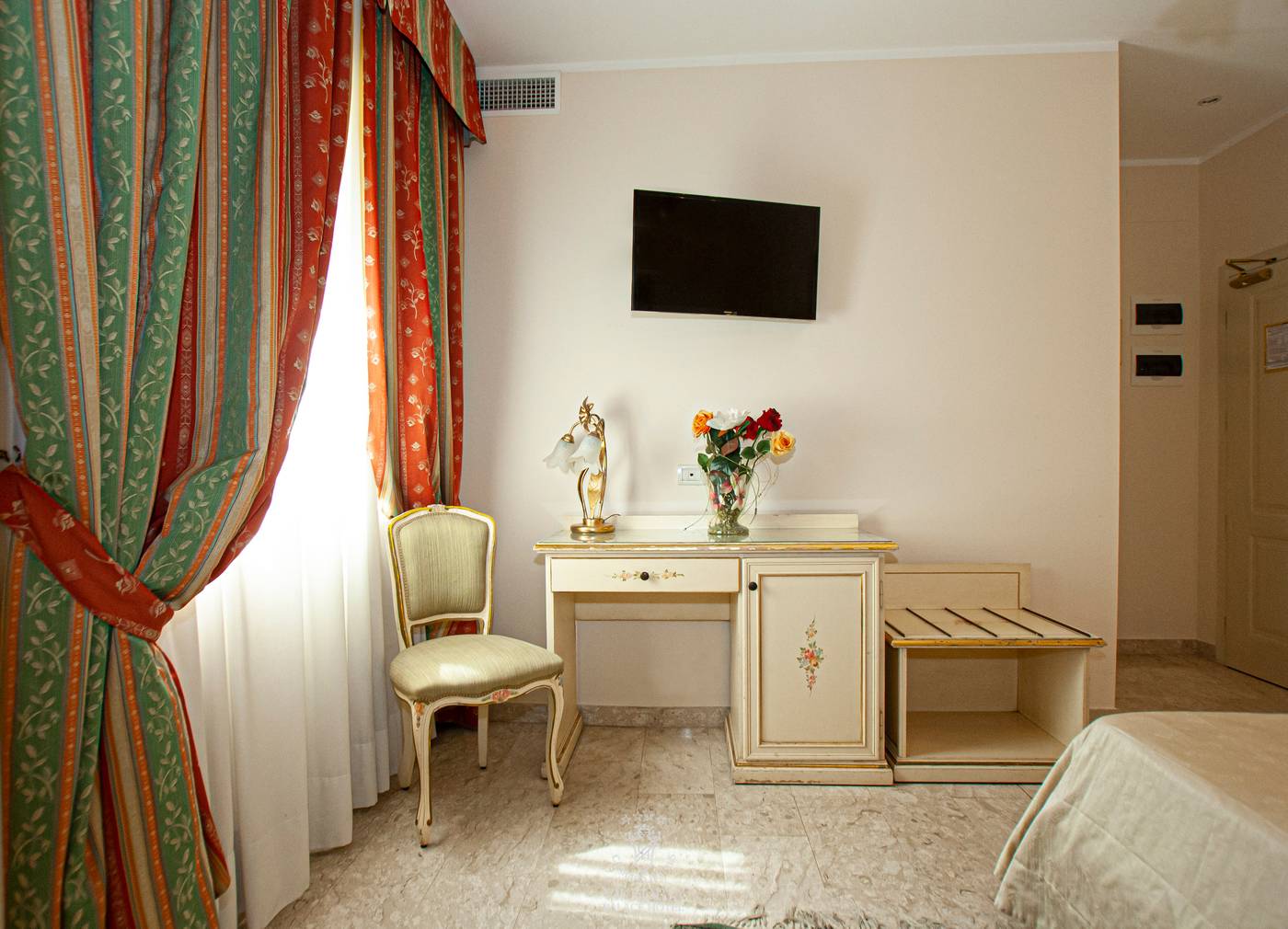 Viktoria-Palace-Room-12