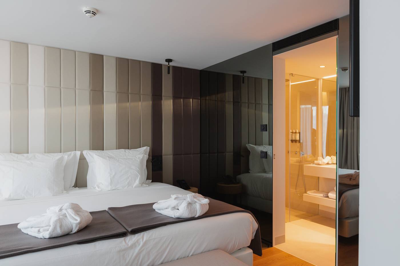 Lumen-Hotel-and-The-Lisbon-Light-Show-Room-20