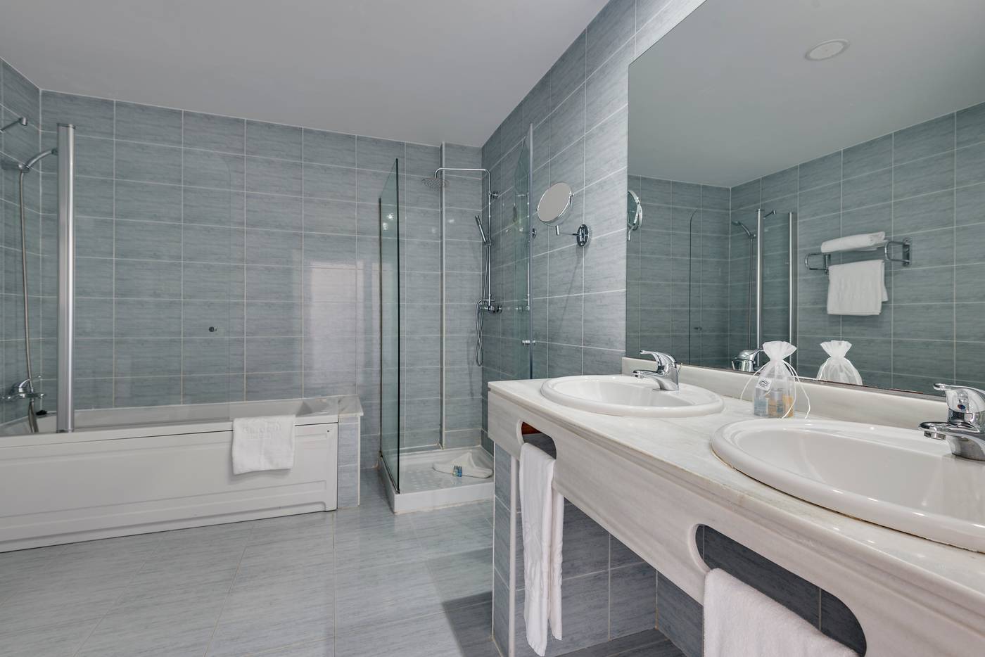 Cabogata-Garden-Room-45