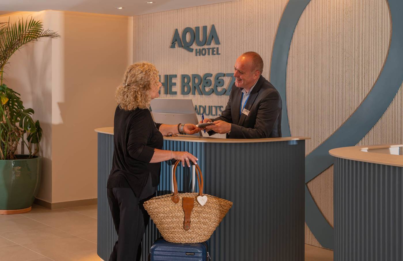 Aqua-Hotel-Montagut-Suites-Lobby-63