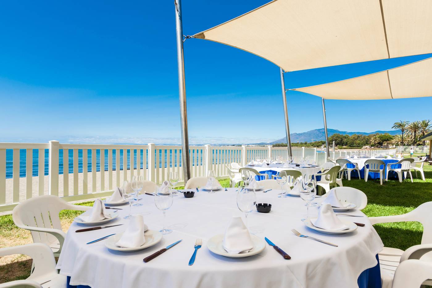 Globales-Playa-Estepona-Restaurant-63