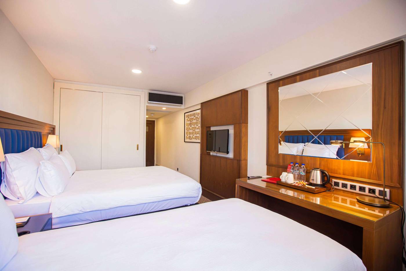 Ramada-Plaza-By-Wyndham-Istanbul-Sultanahmet-Room-25