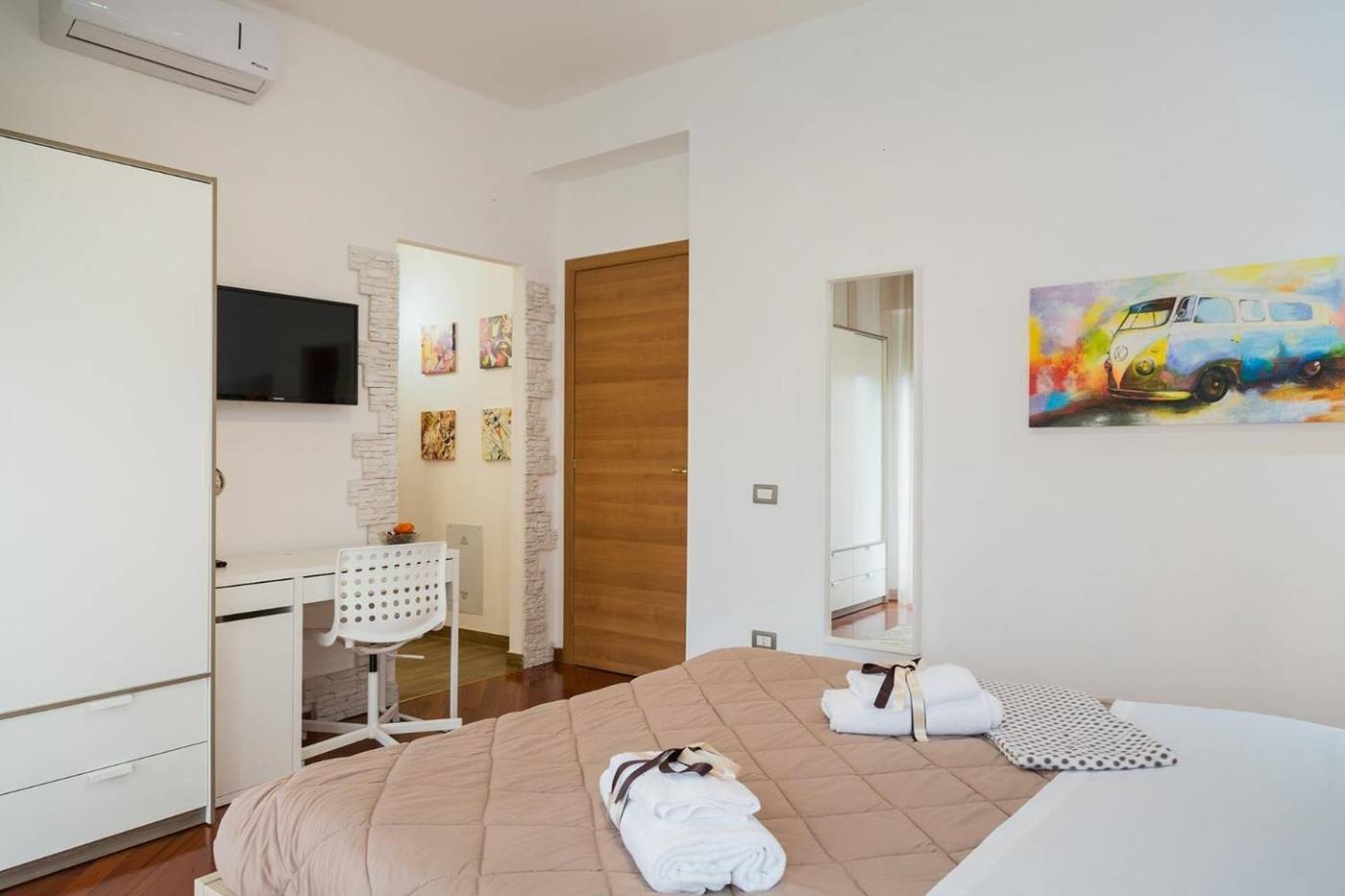 Donna Gina-Italy-MATERA-Room-7