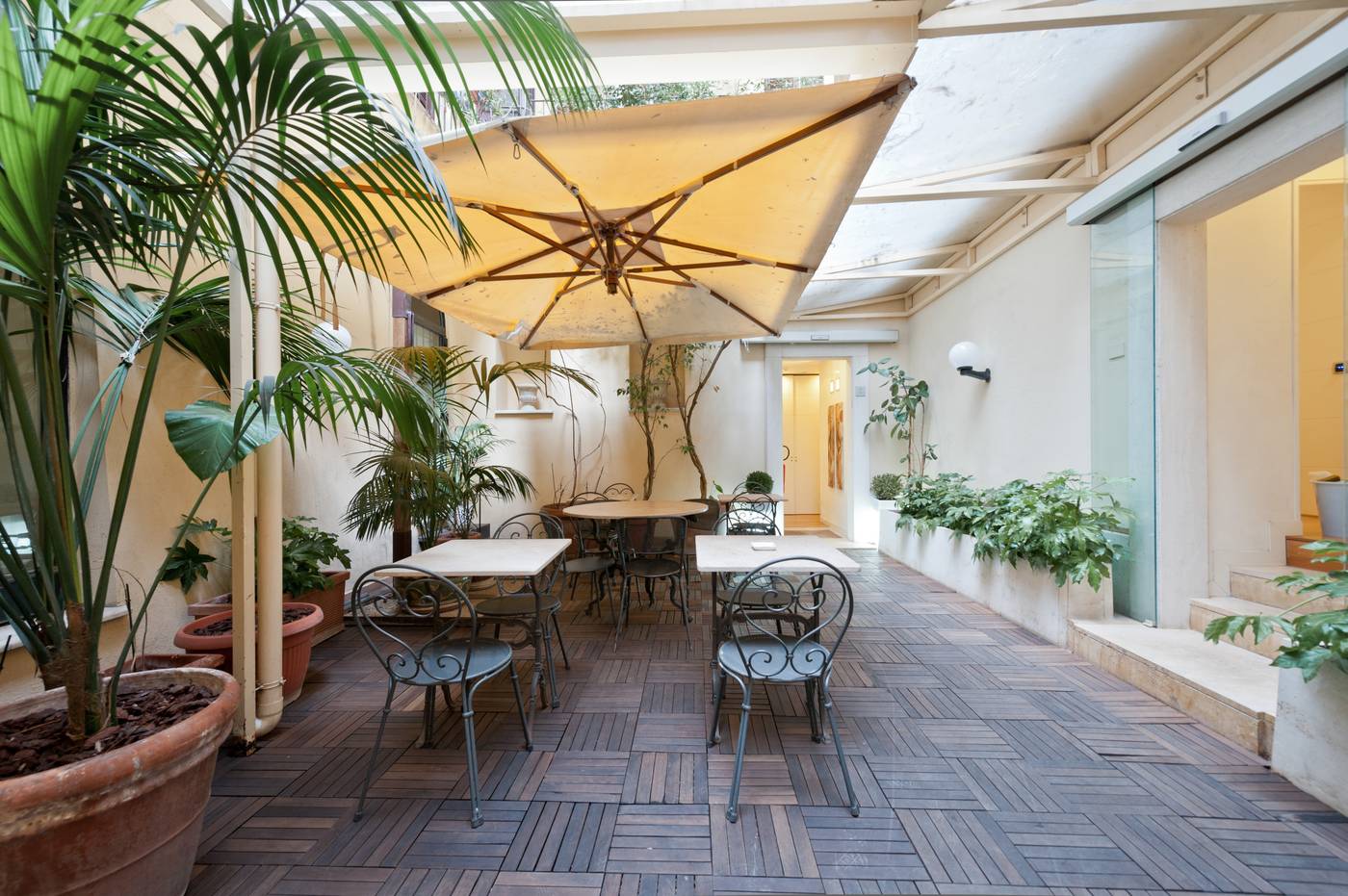 Hotel-White-Terrace-1