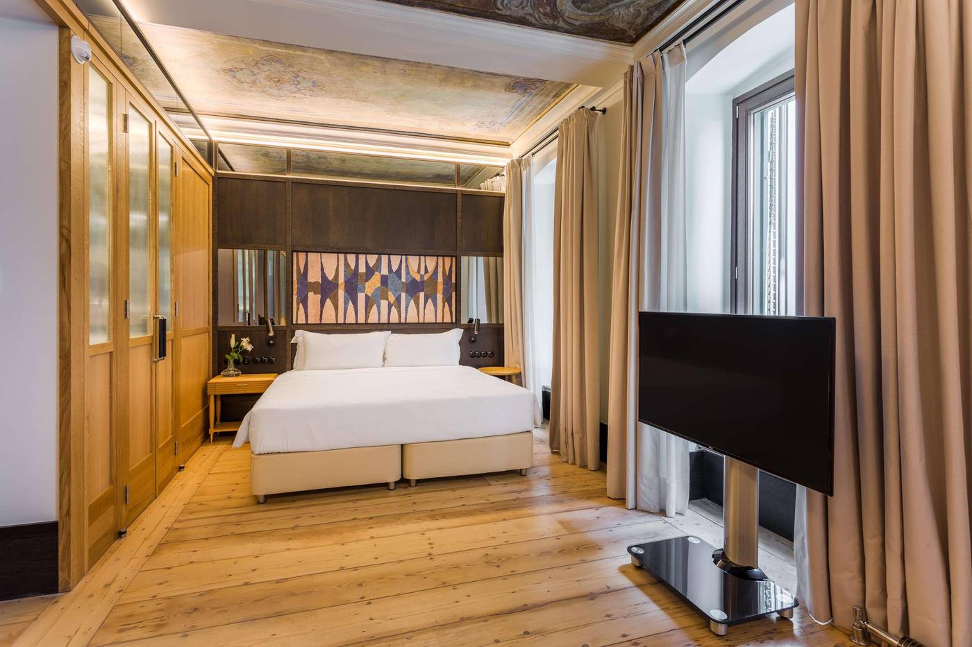 Room-Mate-Emir-Room-44