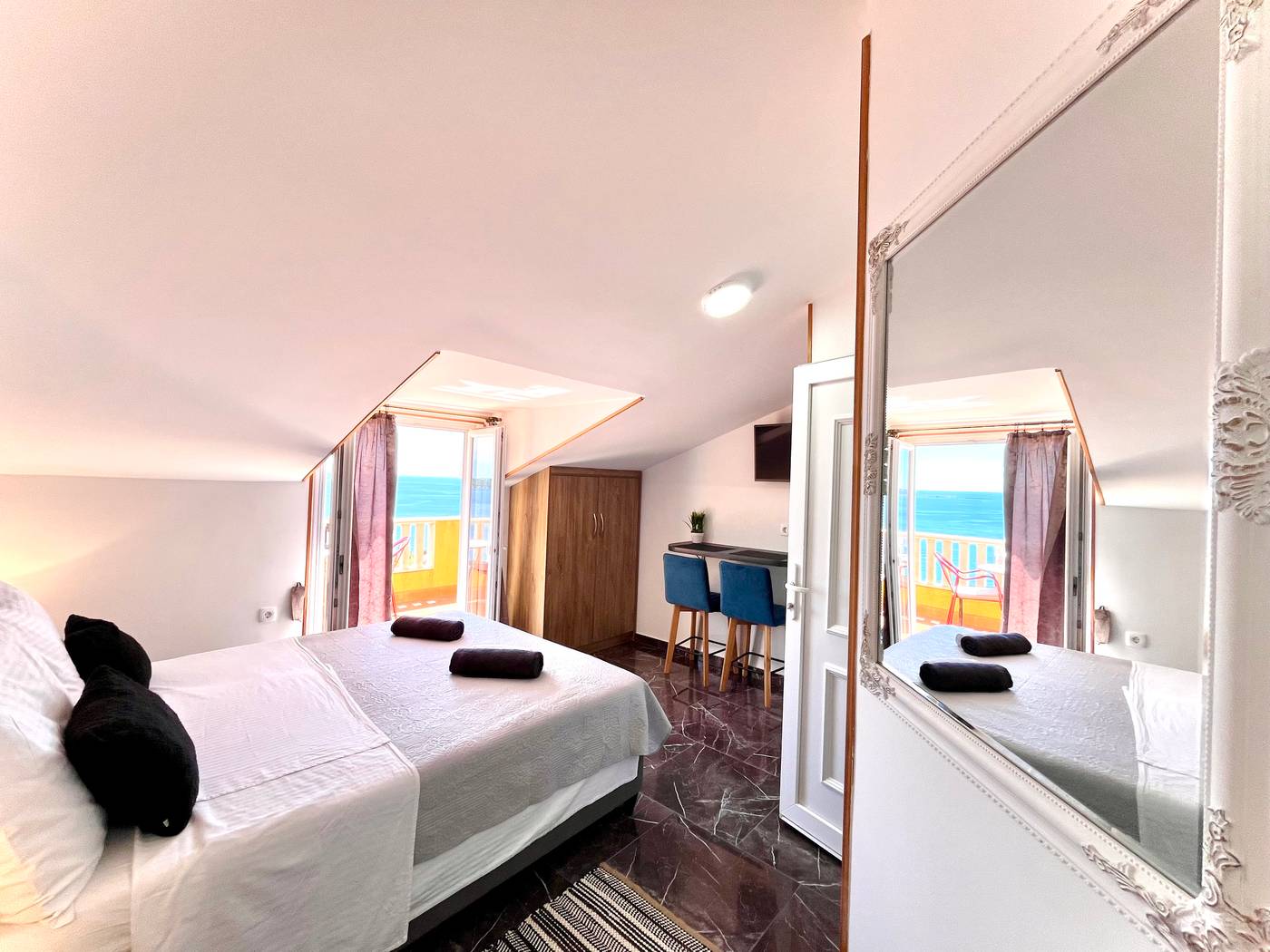 Villa-Sunset-Room-47