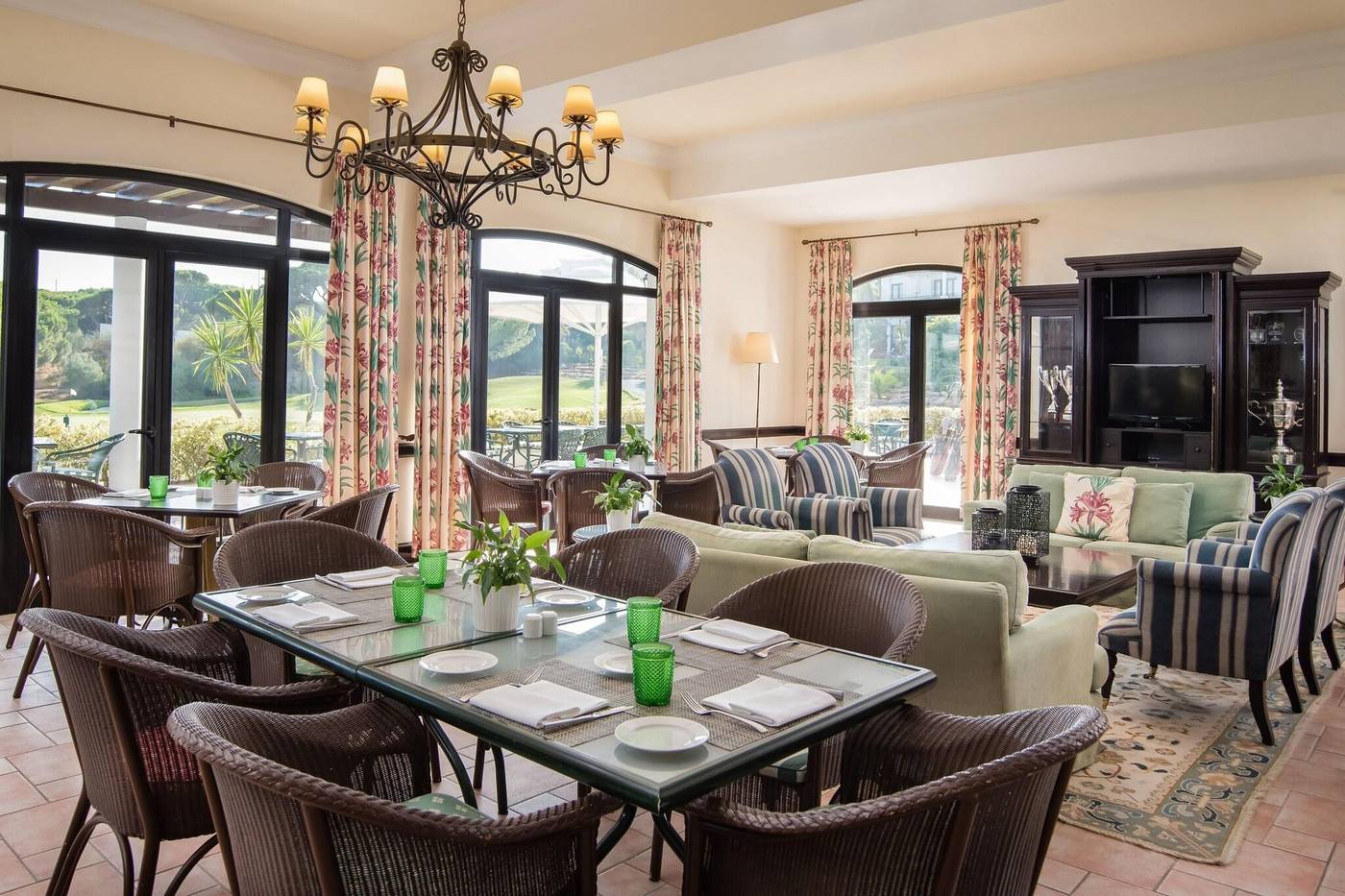 Pine-Cliffs-Ocean-Suites-Restaurant-52