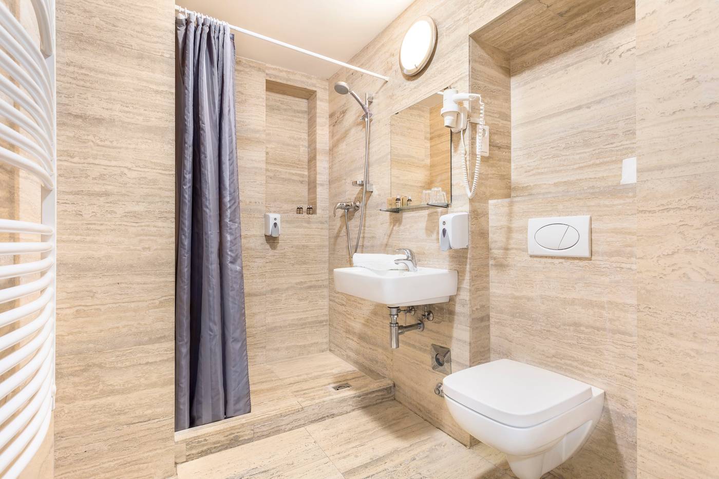 Hotel-Mika-Downtown-Room-29