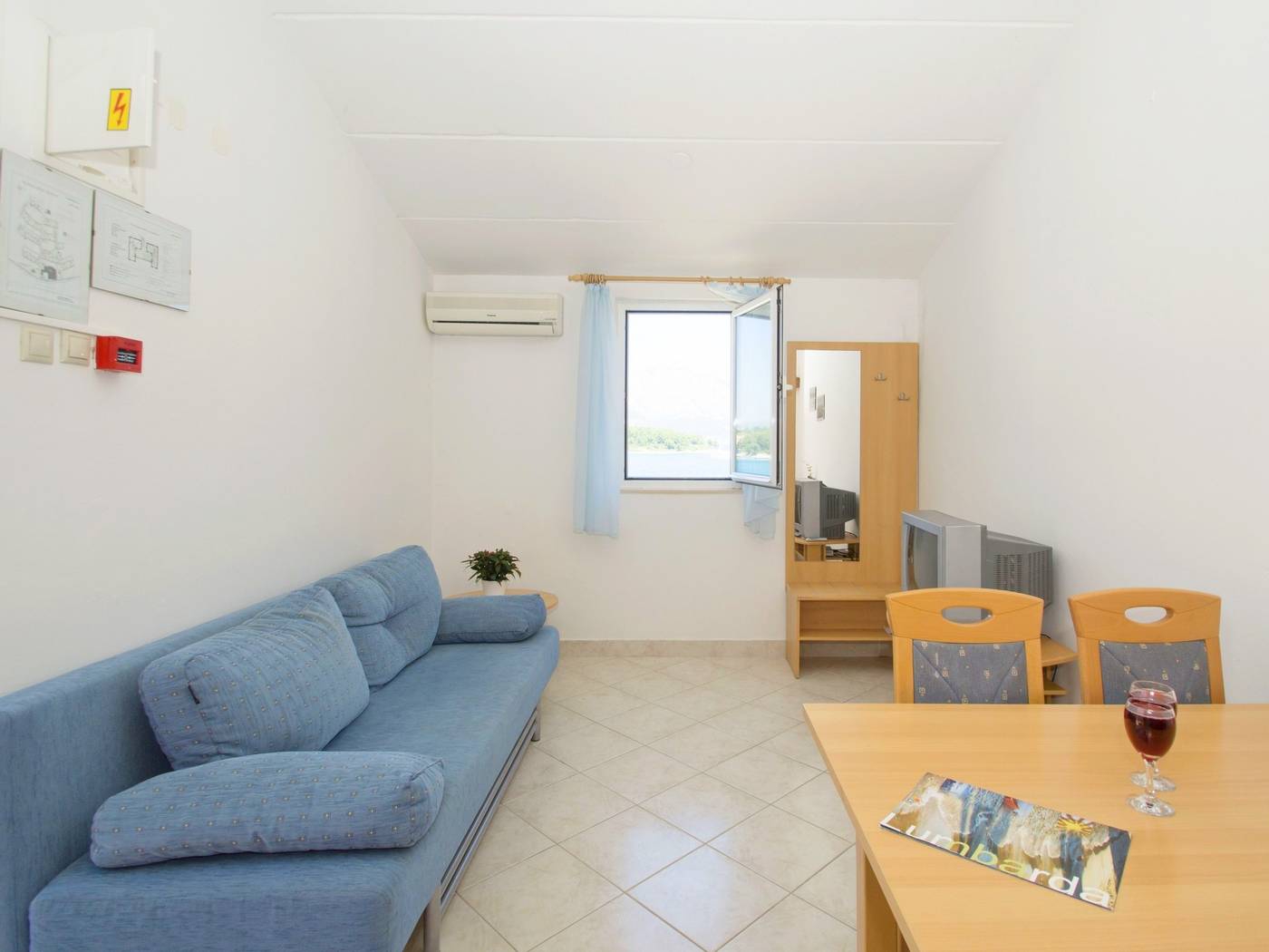 Lumbarda-Resort-Apartments-Room-18