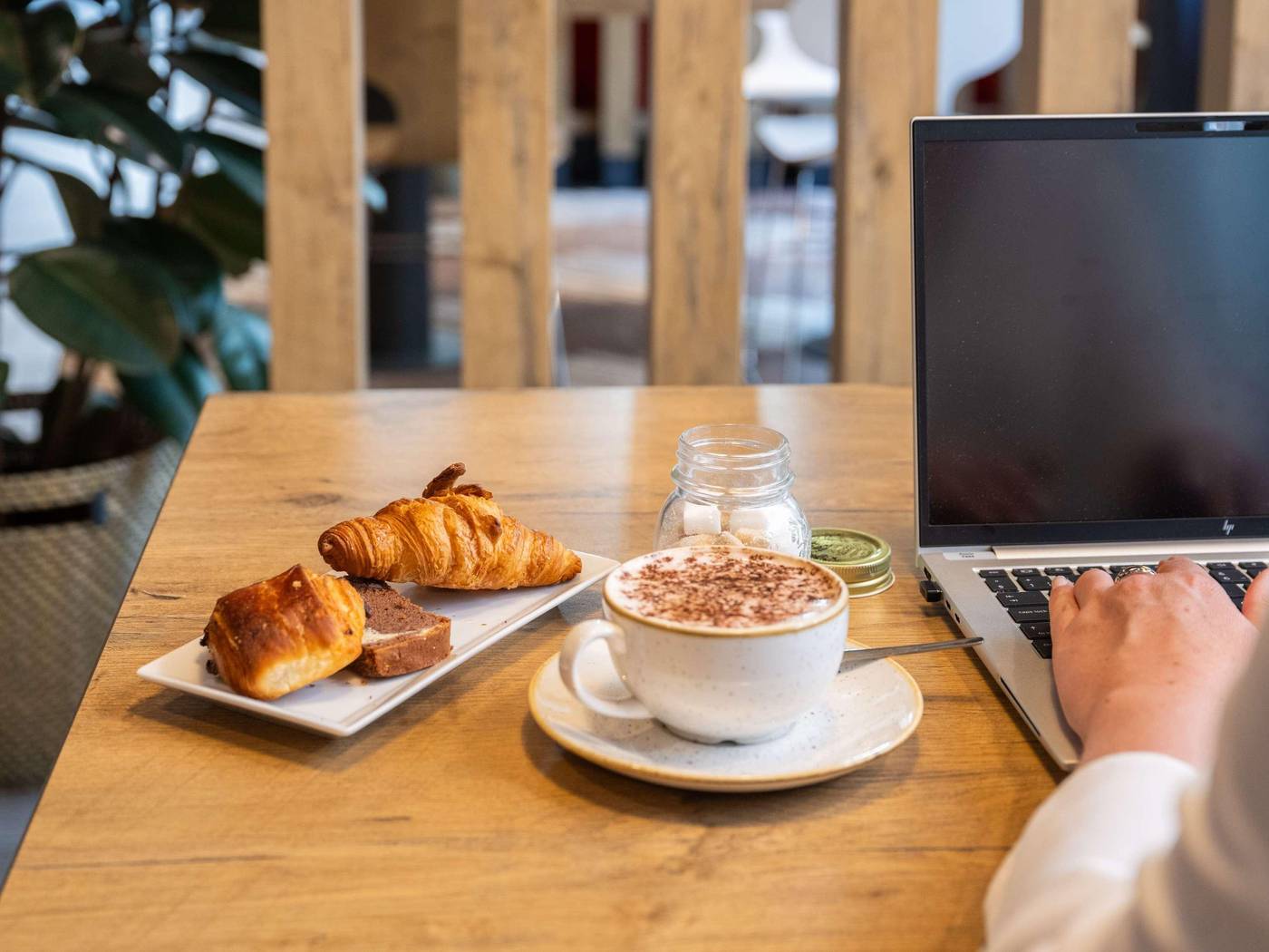 ibis-Geneve-Centre-Lac-Bar-22