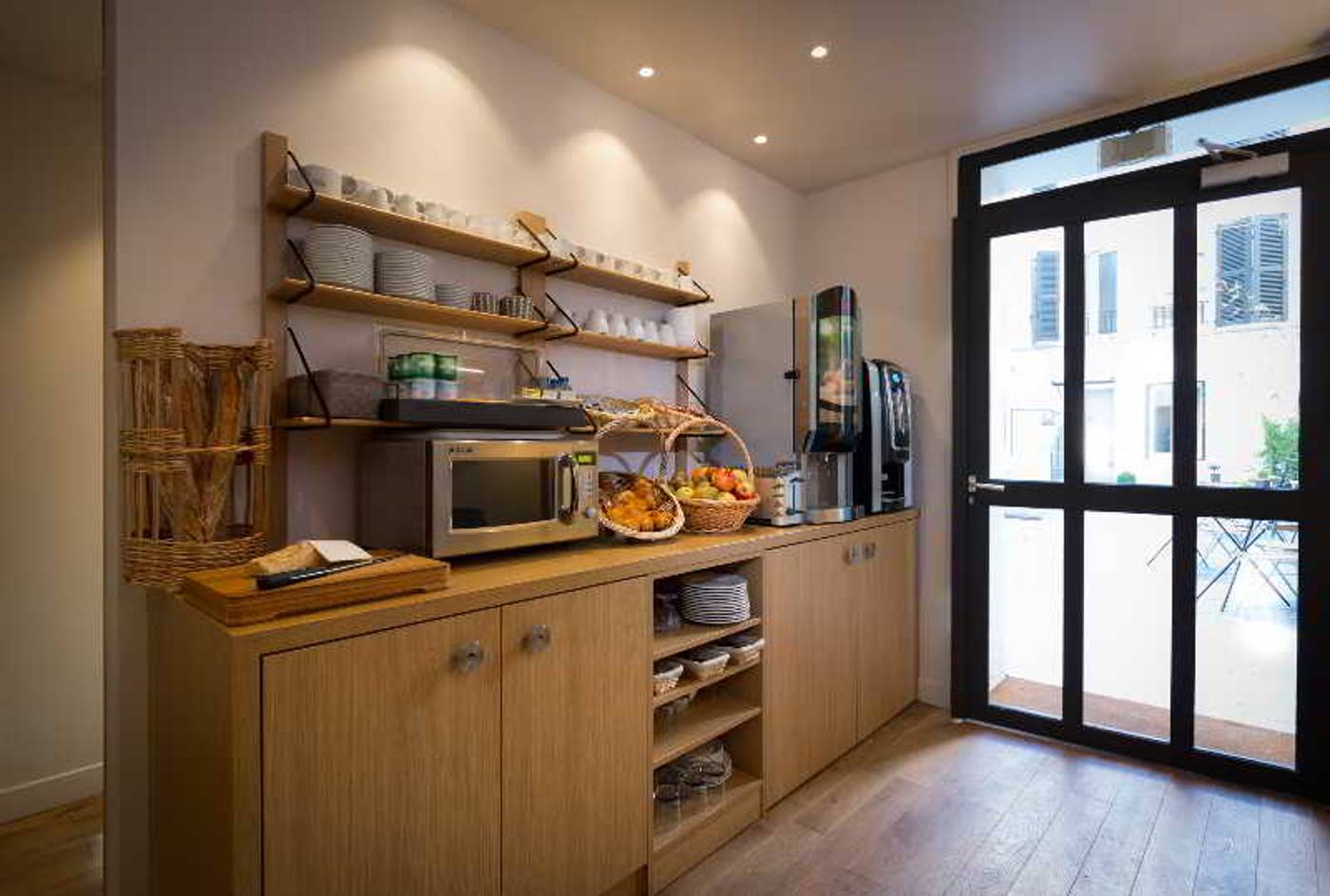 Mirabeau-Eiffel-Restaurant-9