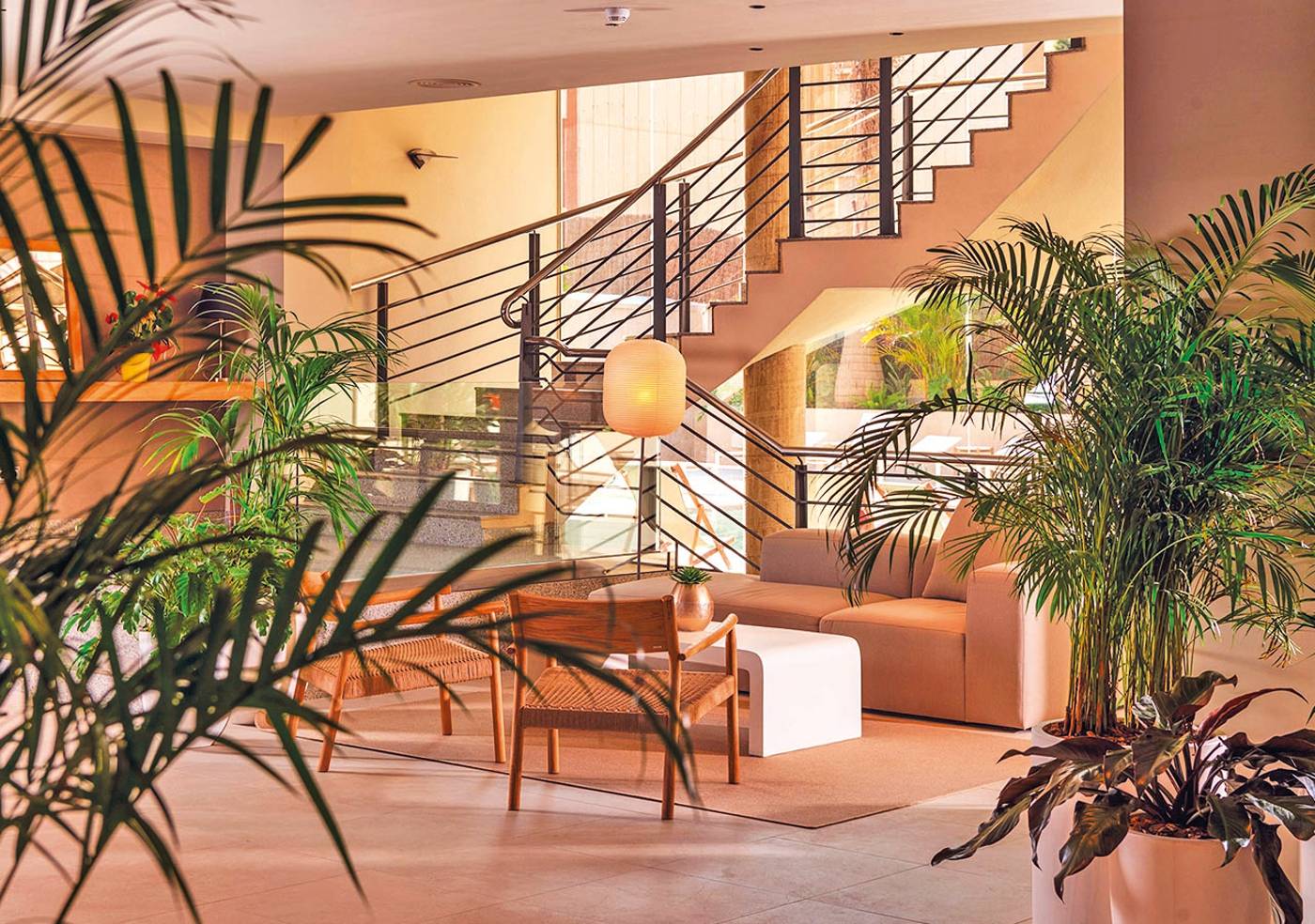 Aqua-Hotel-Promenade-Lobby-46