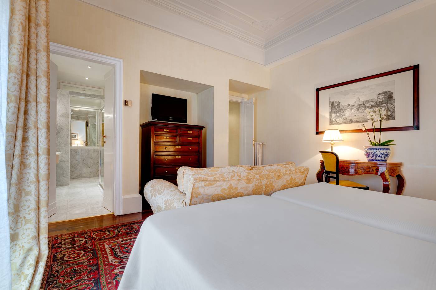 Grand-Hotel-Plaza-Room-18