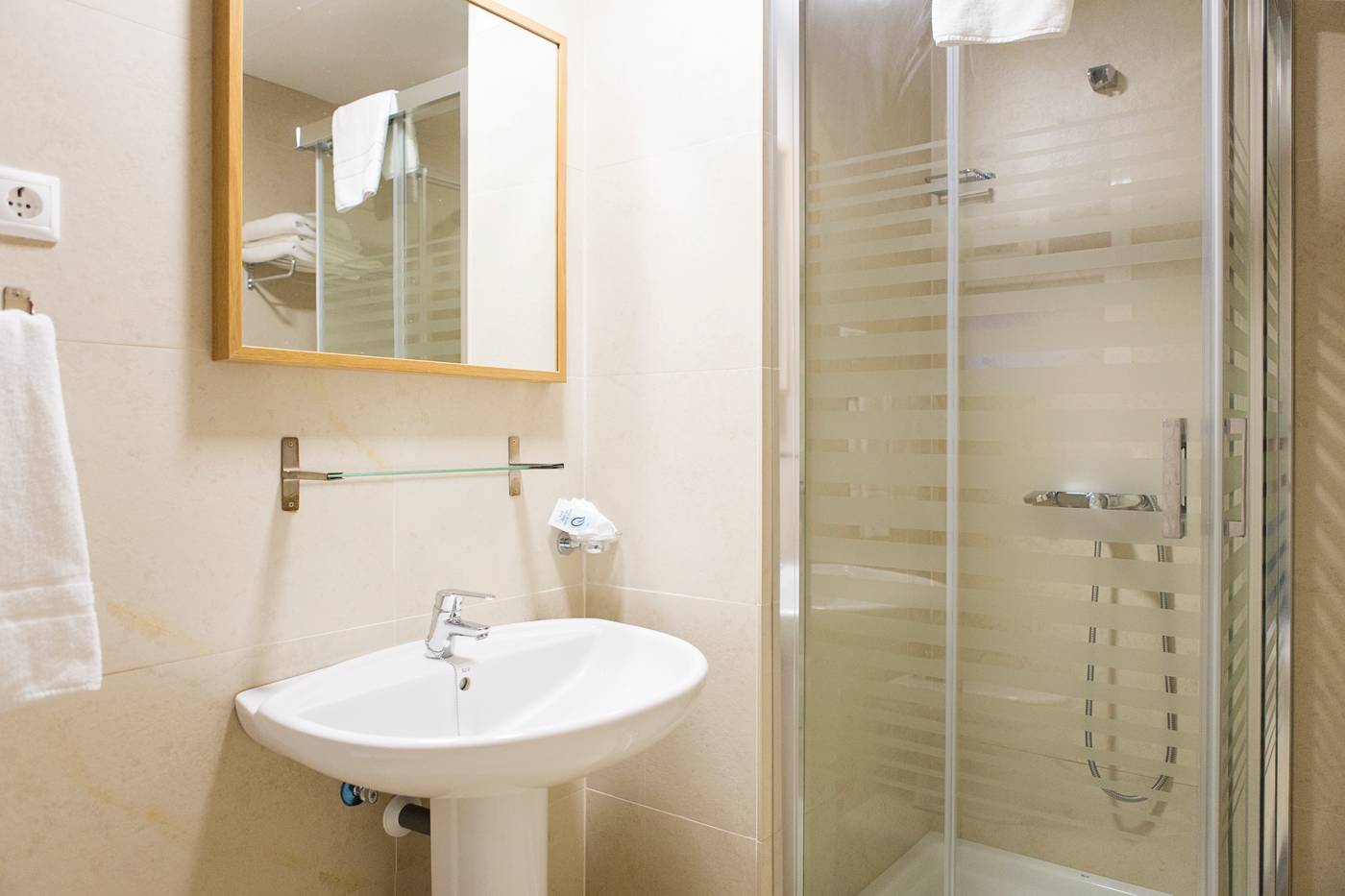 Malaga-Hotel-Eliseos-Room-29