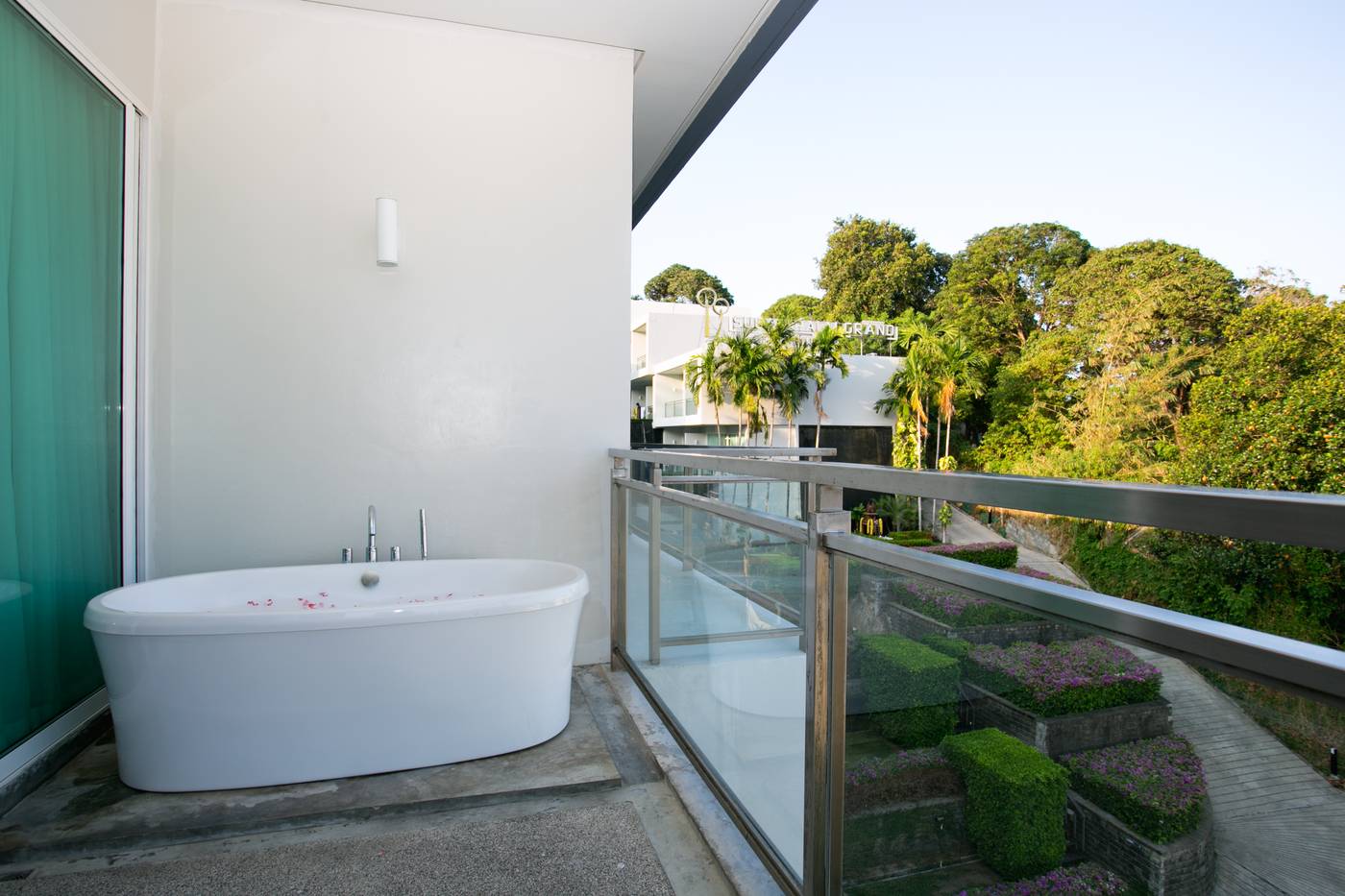 Sugar-Palm-Grand--Hillside-Room-16