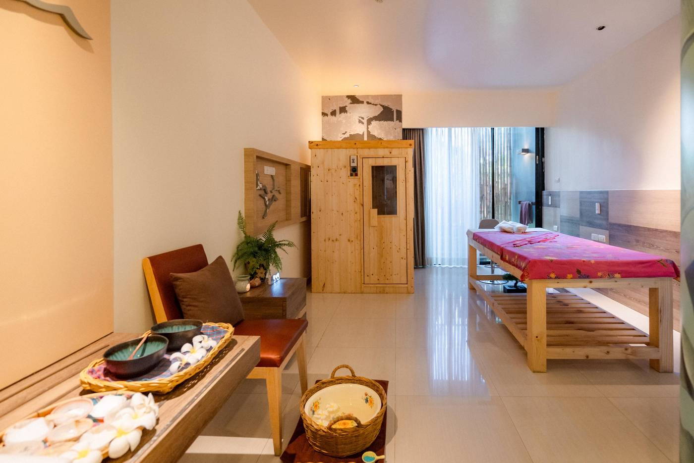 Holiday-Inn-Express-Phuket-Patong-Beach-Central-Sports-and-Entertainment-64