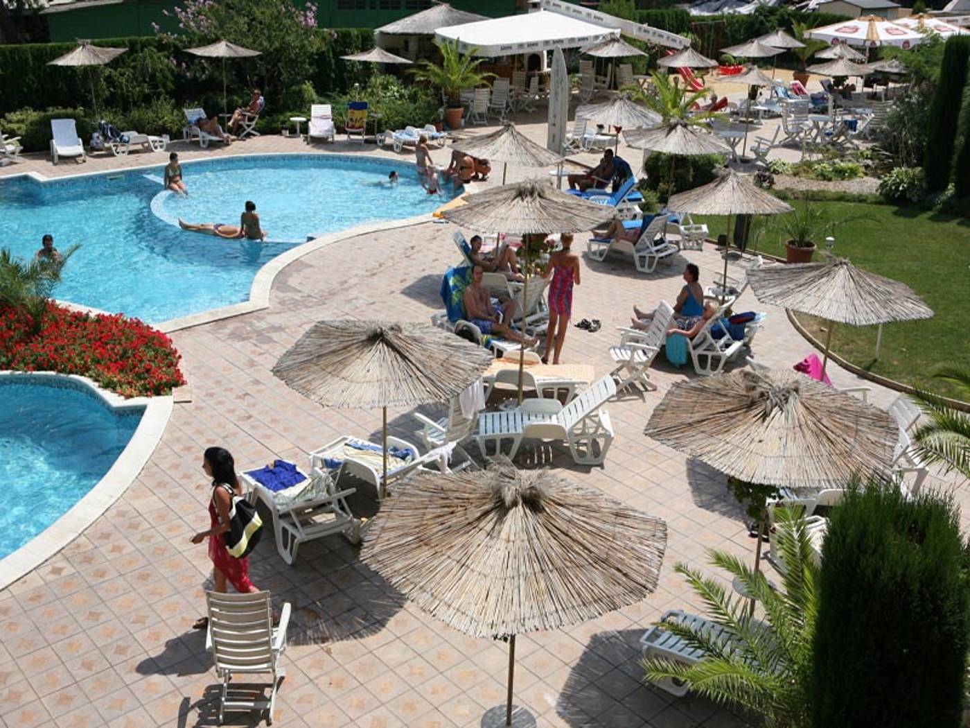 Joya-Park-Complex-Pool-4