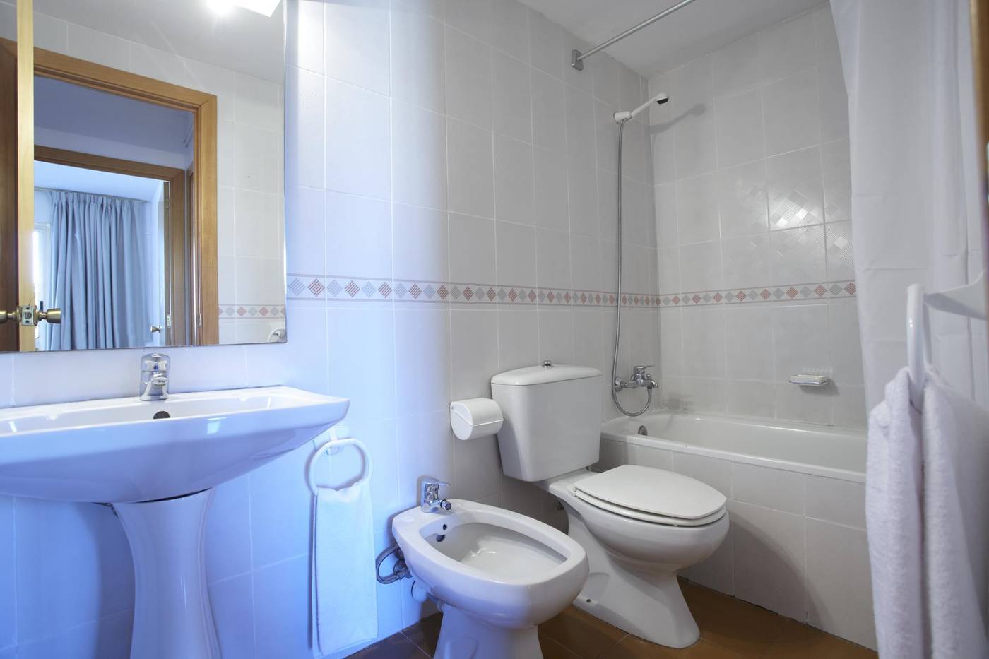 Catalonia-Gardens-Room-10