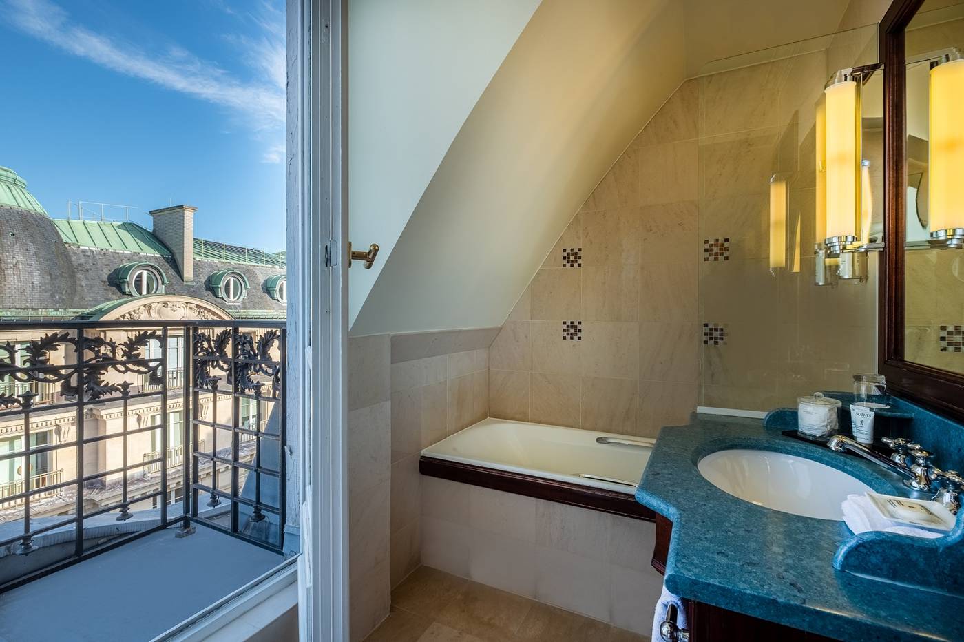 Hotel-Signature-Saint-Germain-des-Pres-Room-51