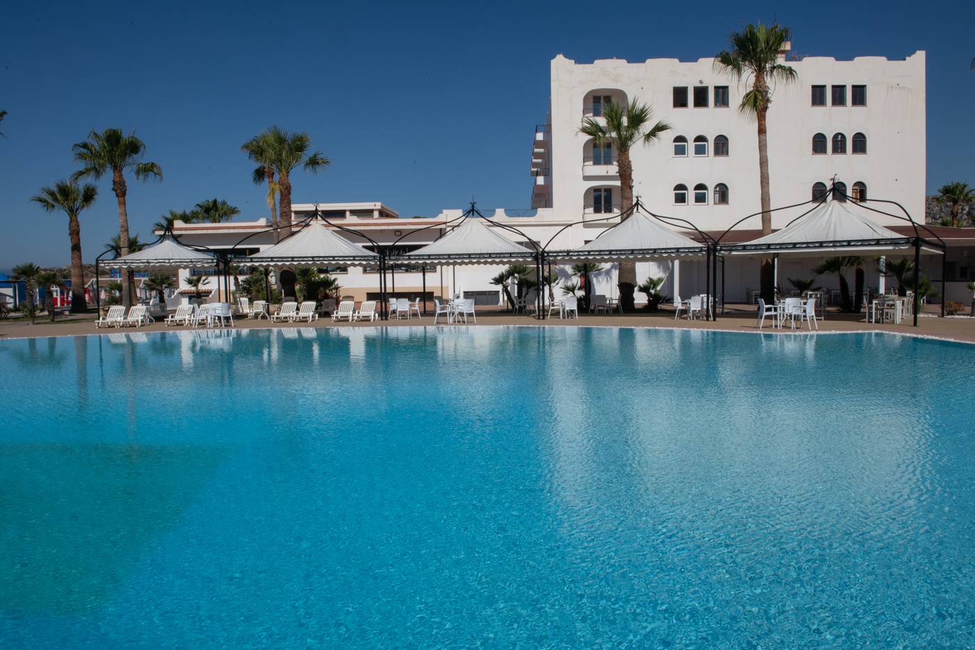 Baia-D-Oro-Hotel-Pool-2