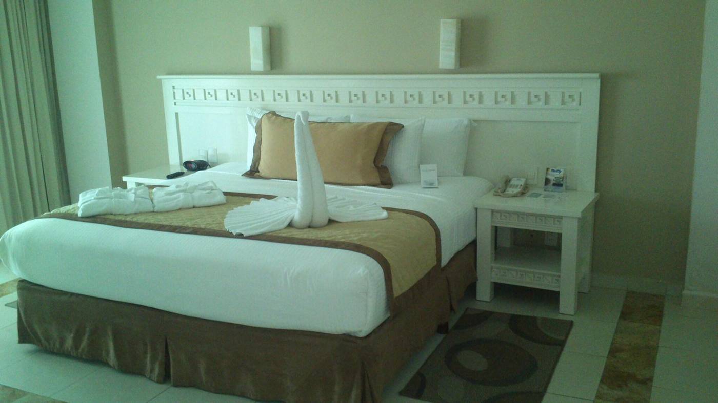 Bluebay-Grand-Esmeralda-Room-36