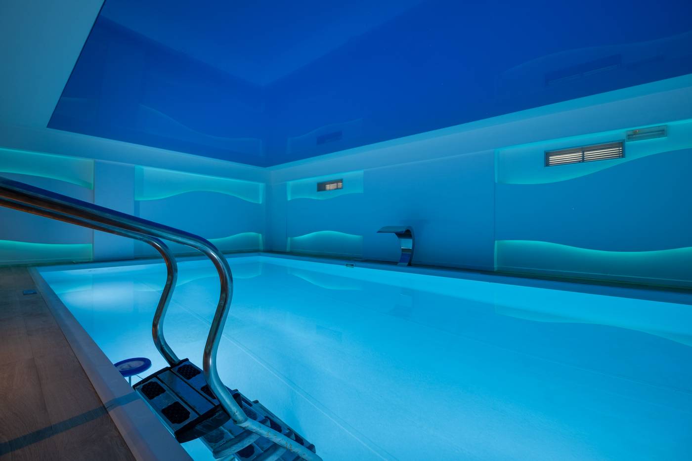 Hotel-Mediterranean-Beach-Sports-and-Entertainment-78