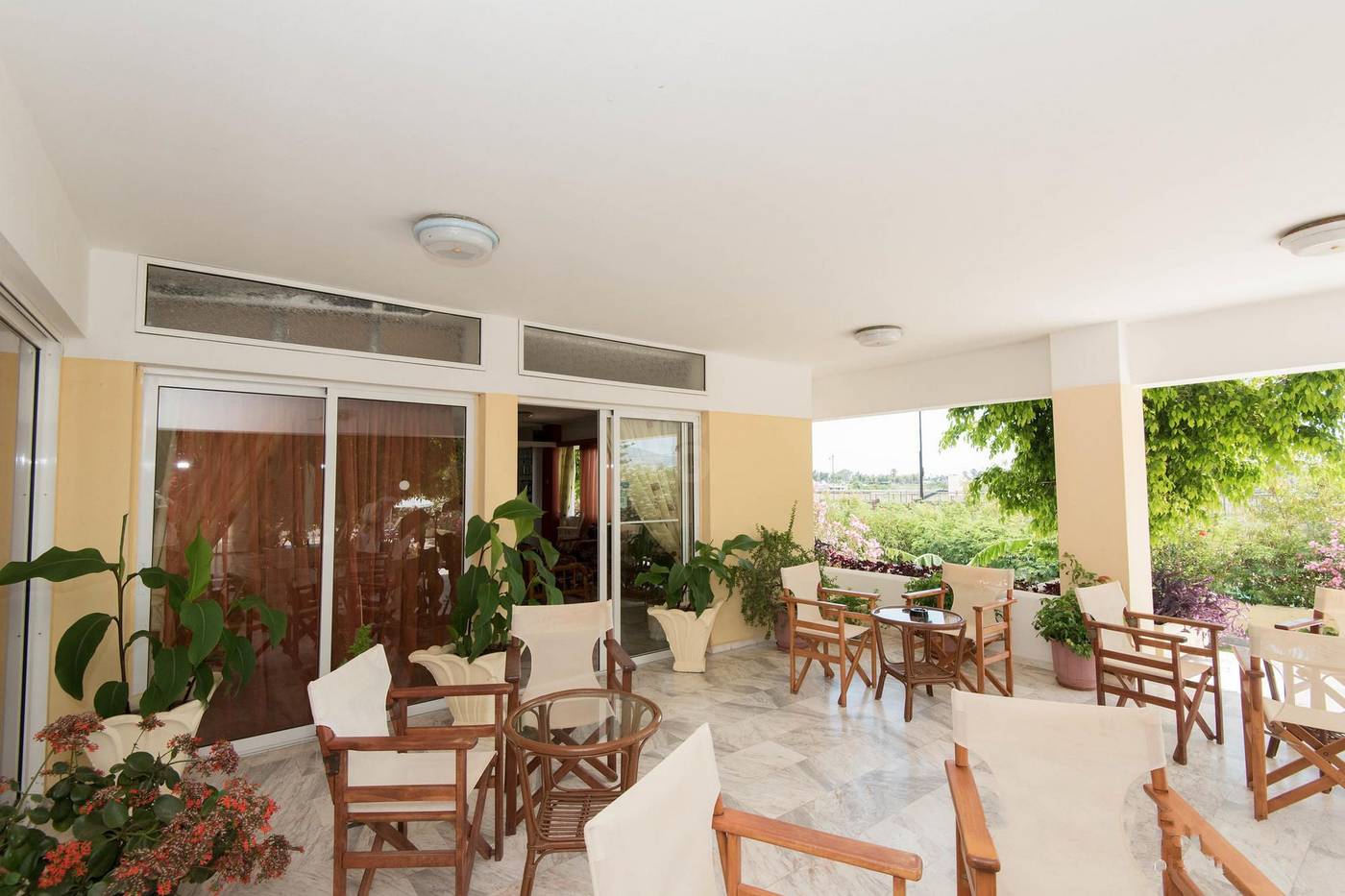 Leonidas-Hotel-And-Studios-Terrace-51