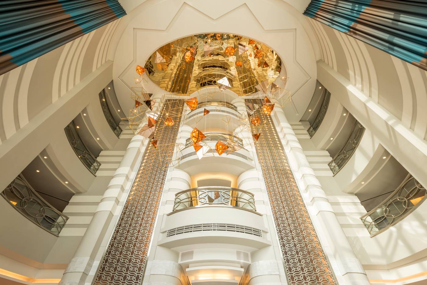 Sheraton-Dubai-Mall-of-the-Emirates-Hotel-Lobby-74