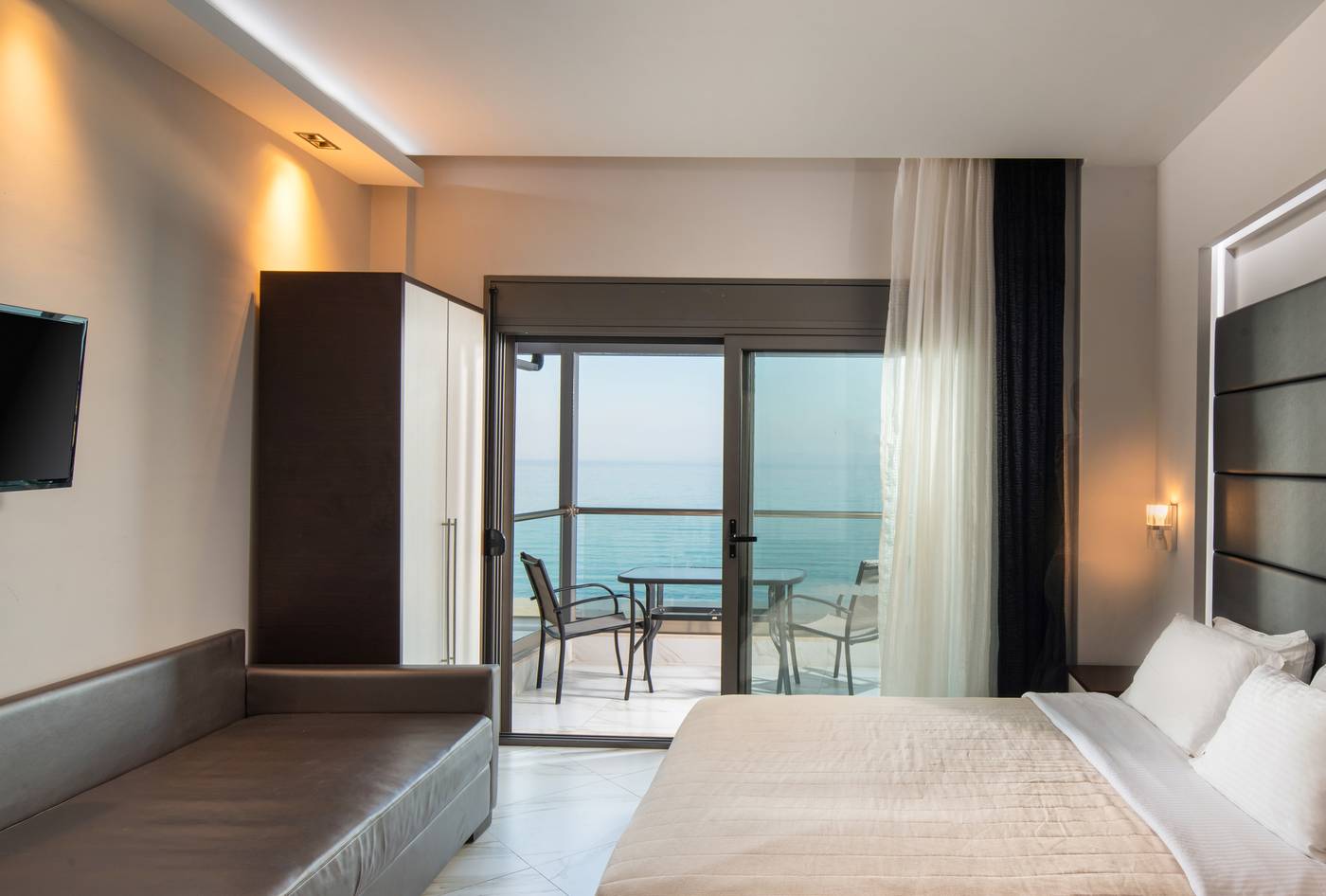 Flegra-Beach-Boutique-Apartments-Room-4