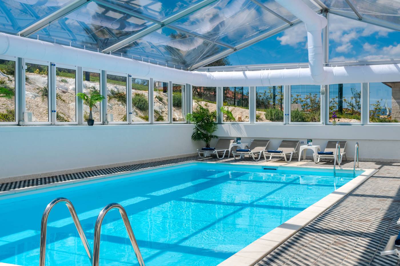 Brown-Beach-House-hotel---spa-Pool-47