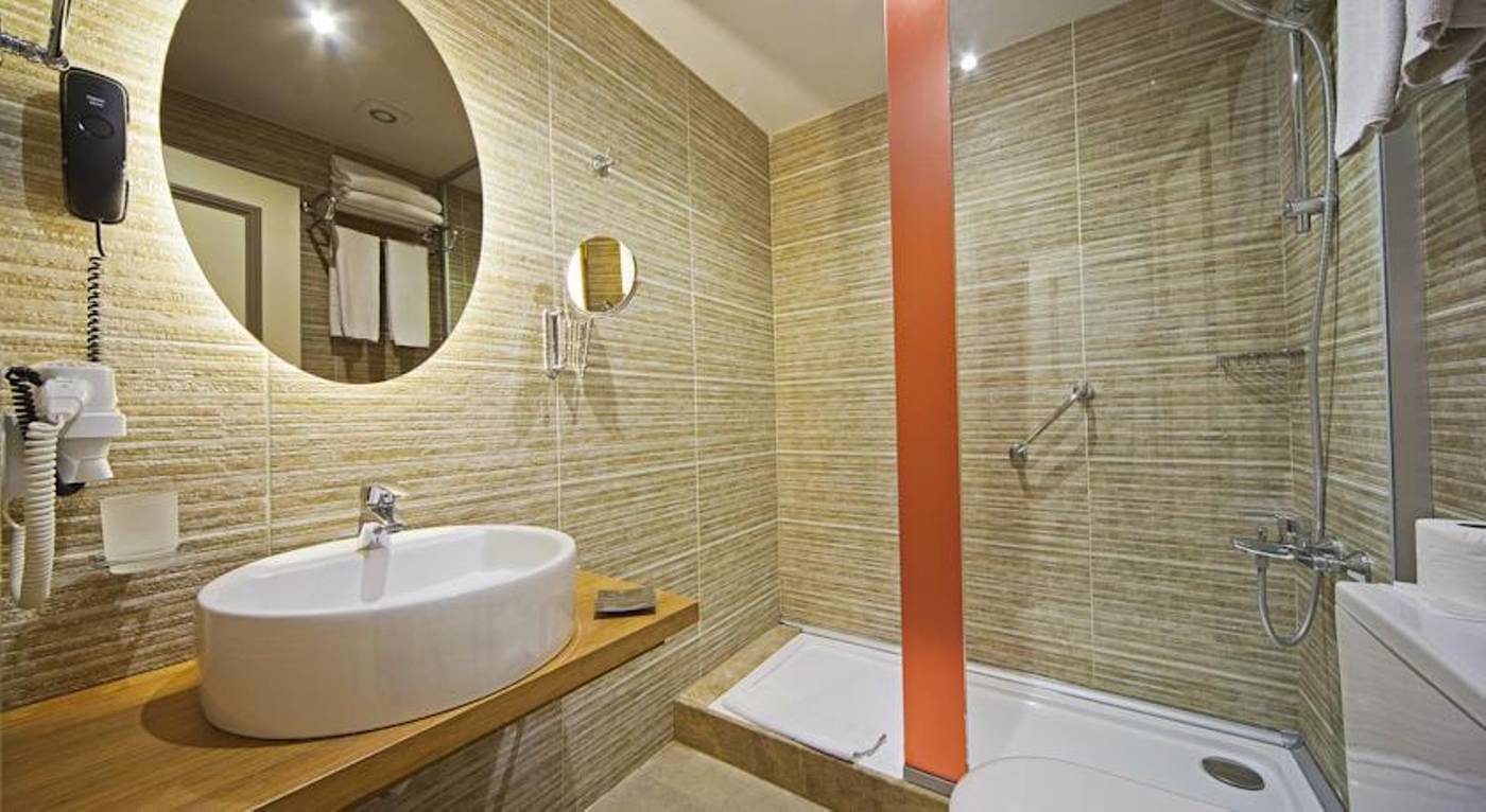 All-Seasons-Hotel-Room-18