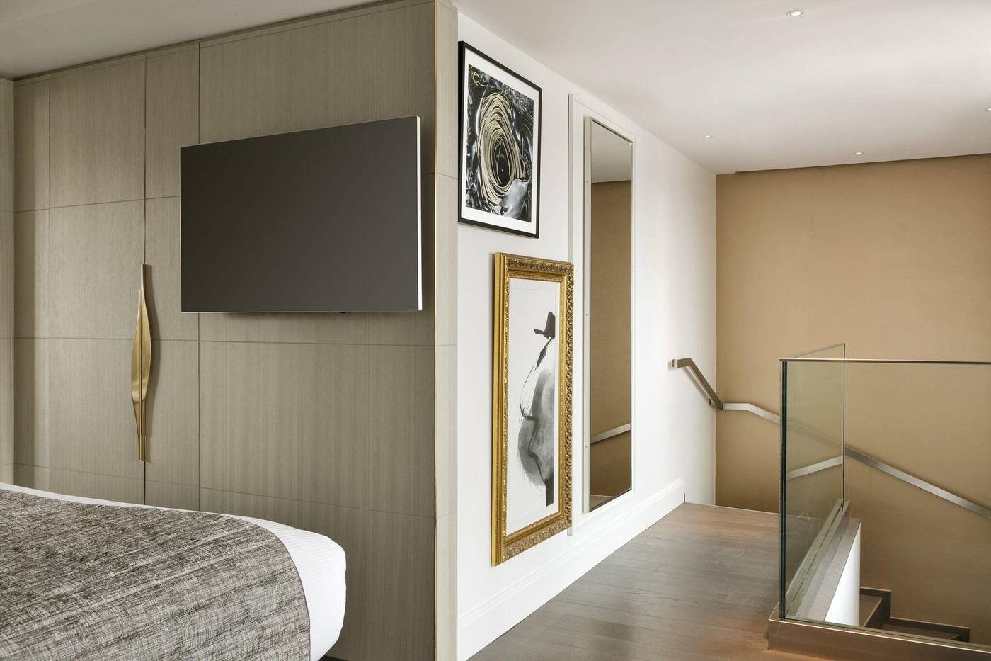 La-Clef-Champs-Elysees-by-The-Crest-Collection-Room-31