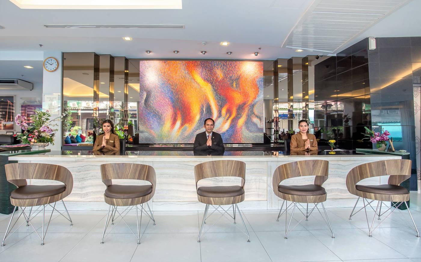 Nouvo-City-Hotel-Lobby-10