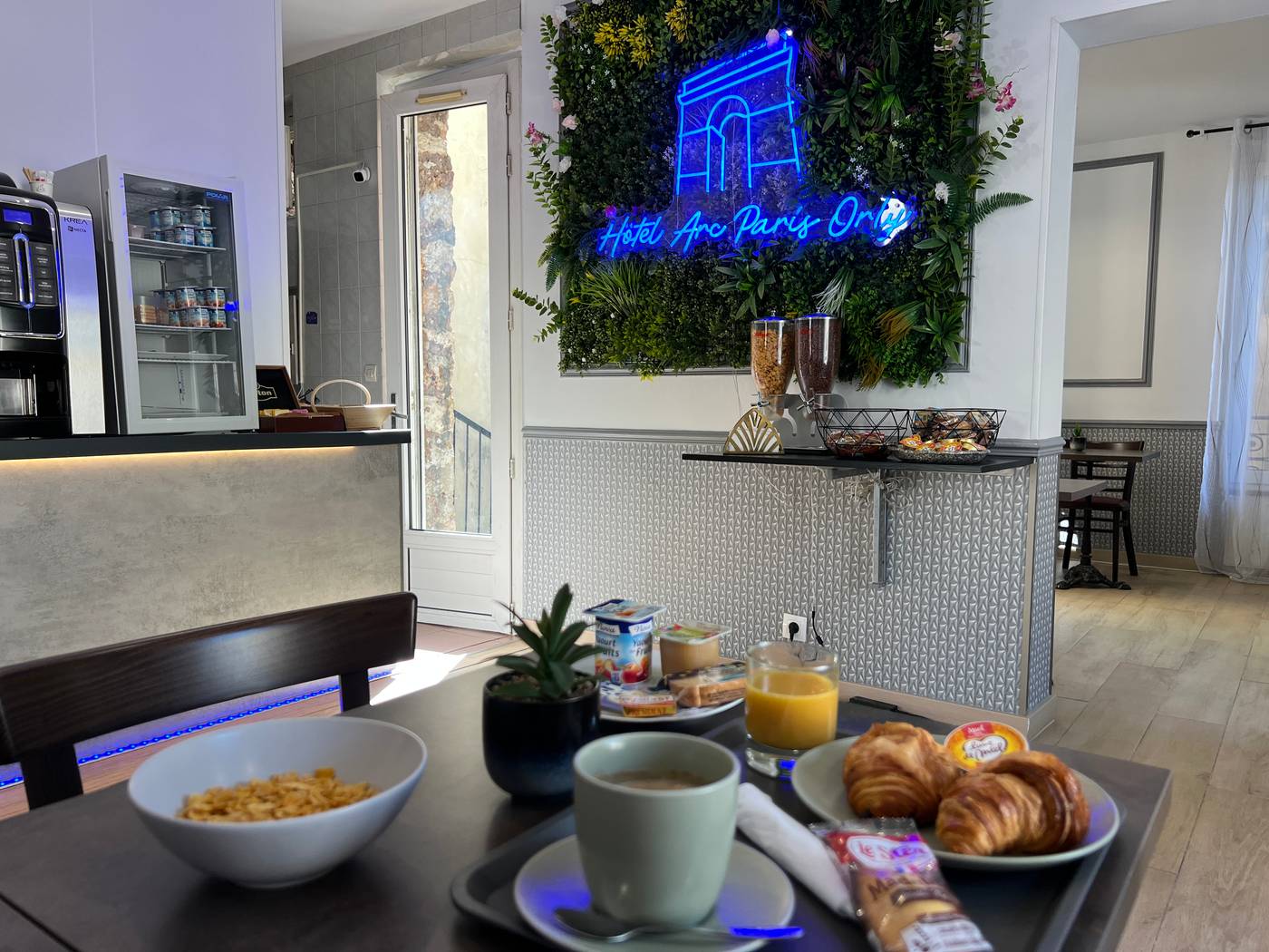 Arc-Paris-Porte-d-Orleans-Lobby-3