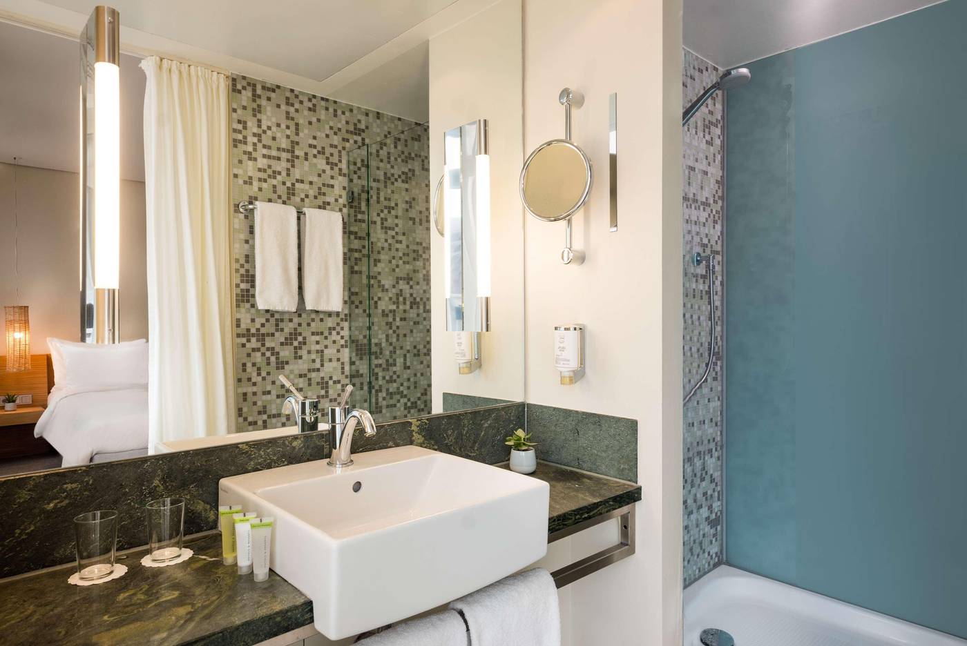 Lindner-Hotel-Berlin-Ku-damm--part-of-JdV-by-Hyatt-Room-56