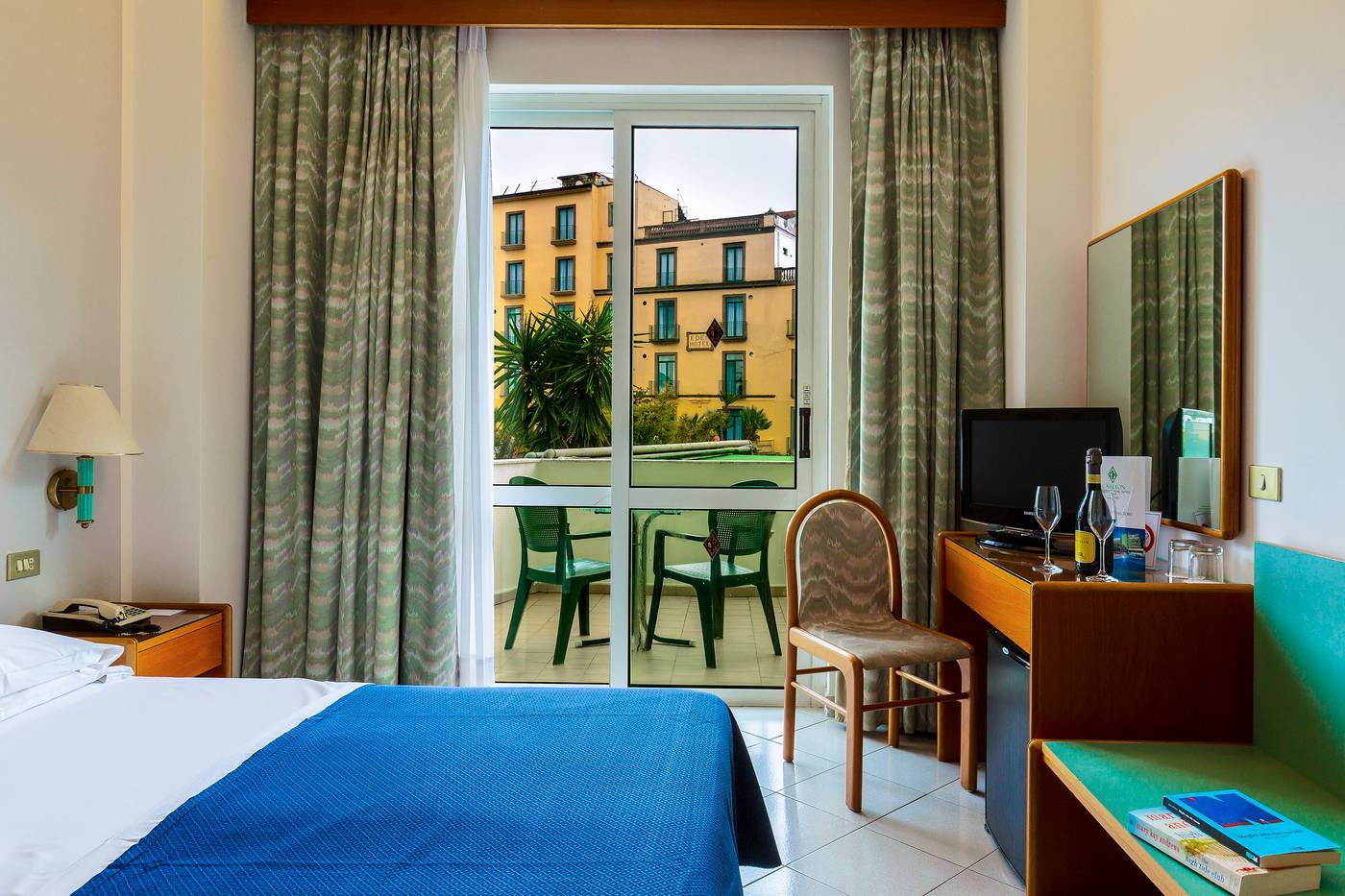 Carlton-International-Room-12