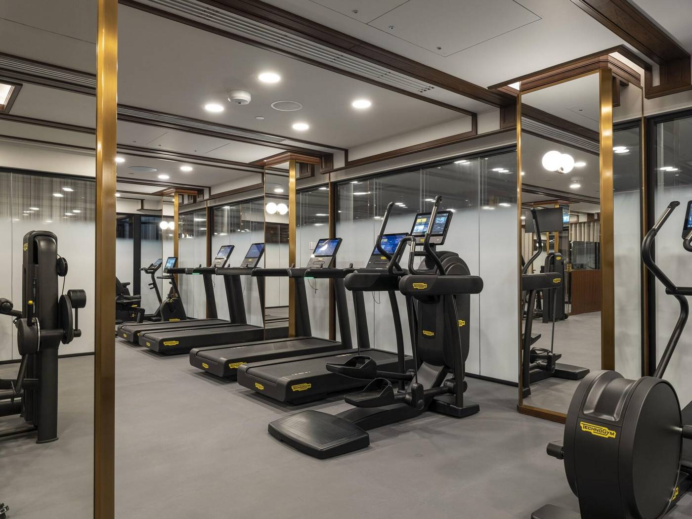 The-Peninsula-Istanbul-Pool-79