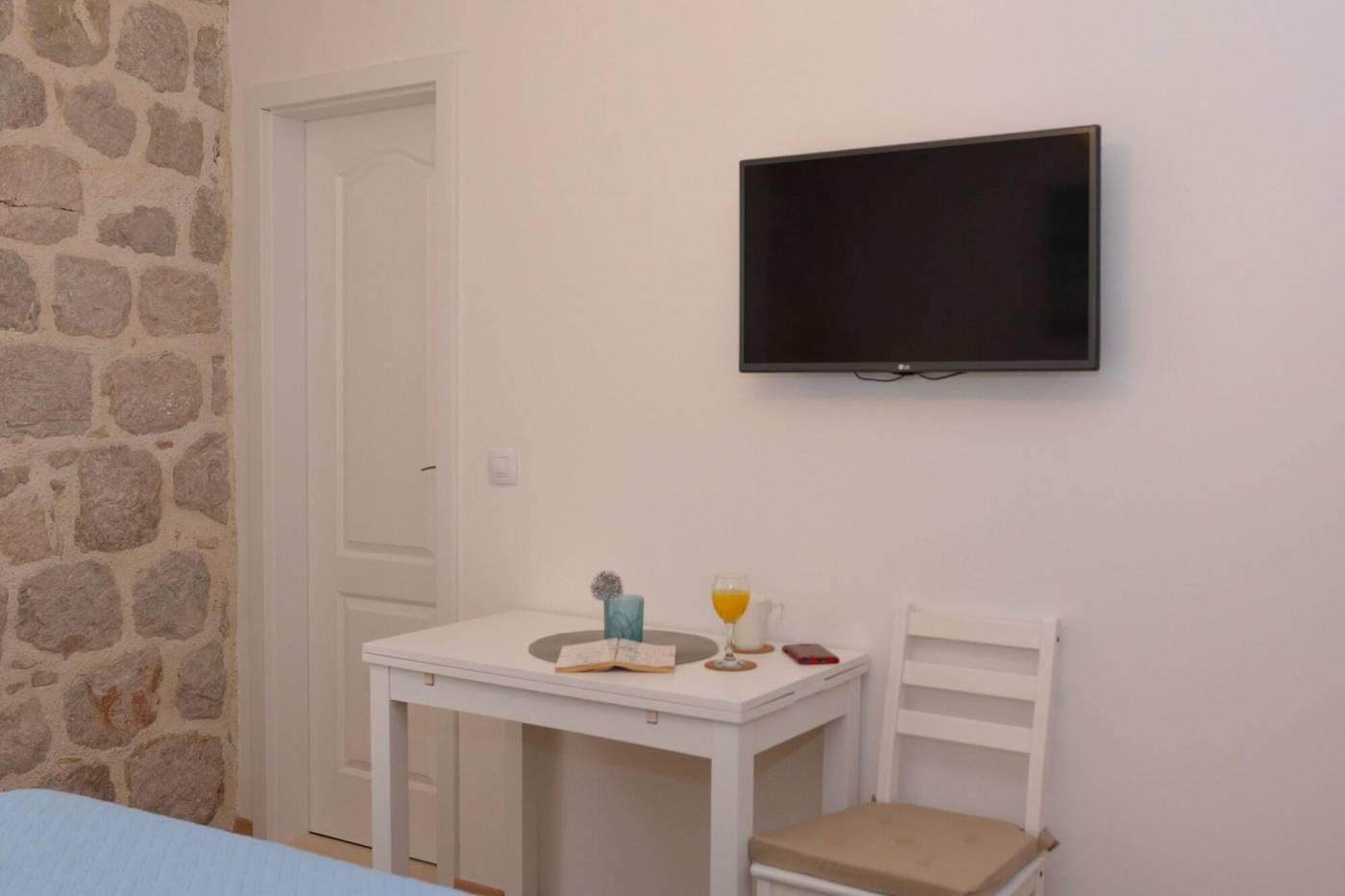 Rilati-Old-Town-Palace-Room-9