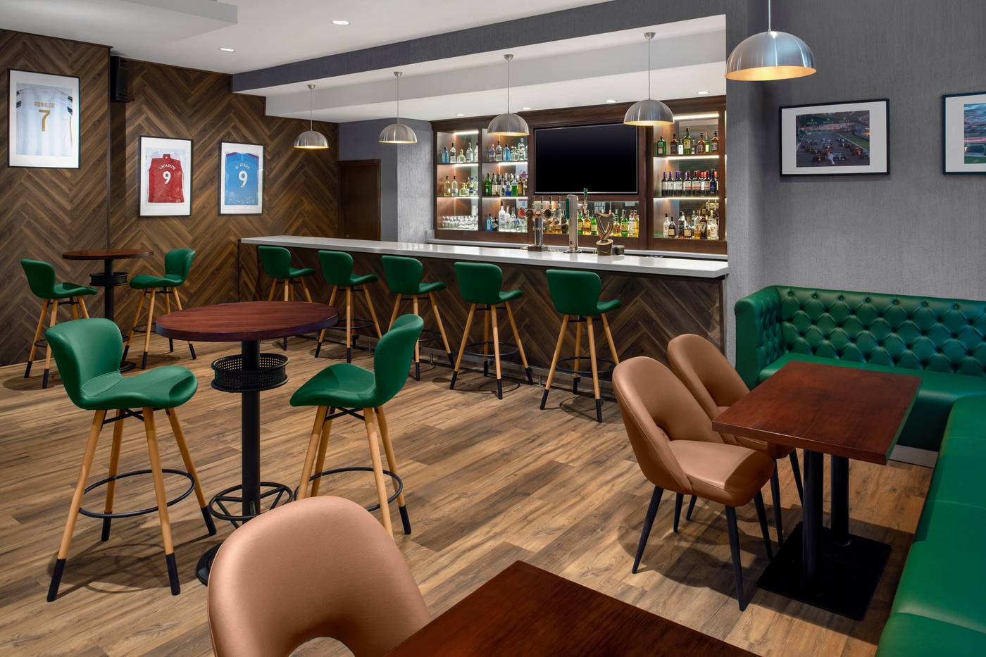 Holiday-Inn-Express-Jumeirah-Bar-28