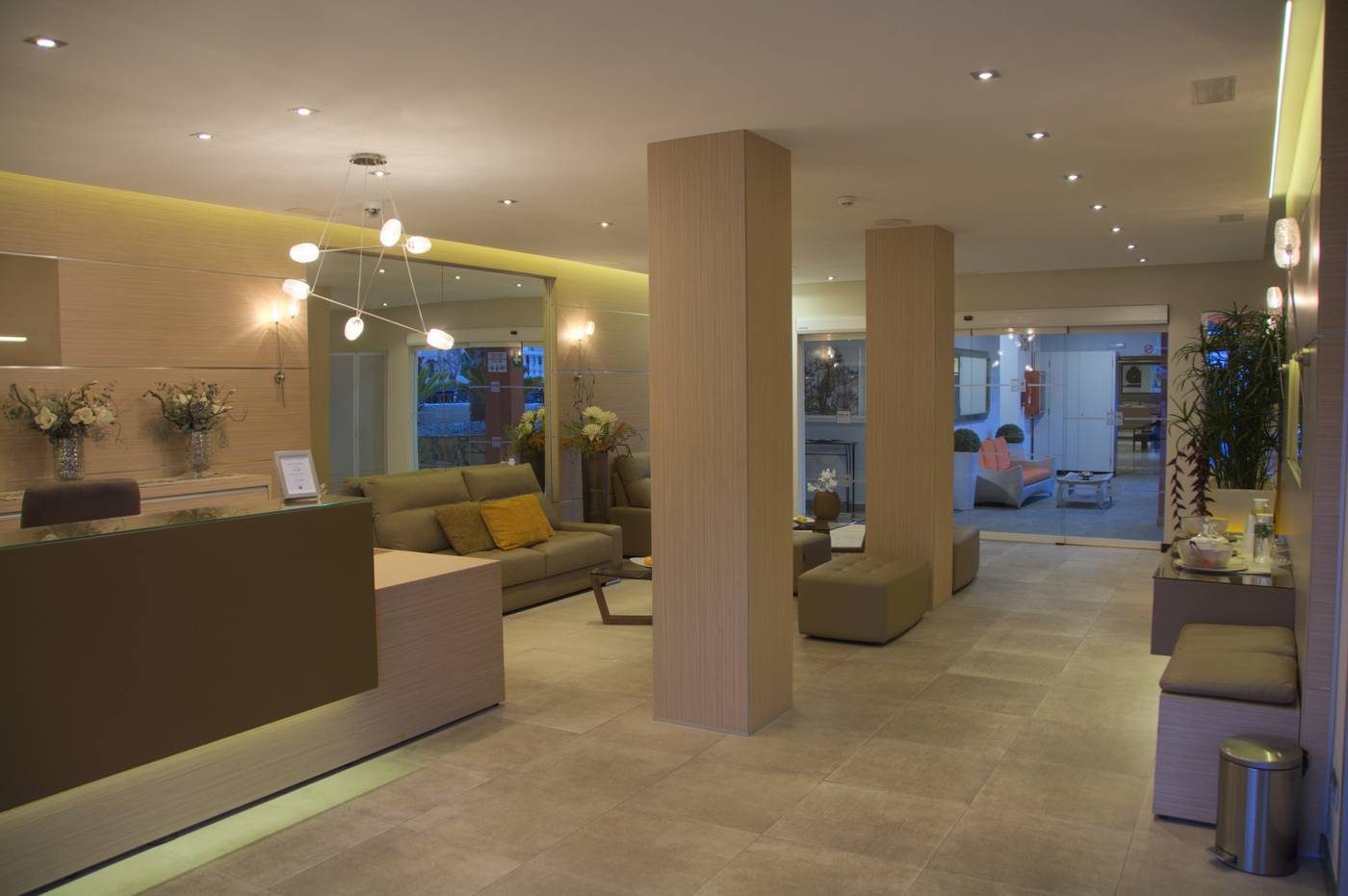 Marola-Park-Apartmentos-Lobby-21