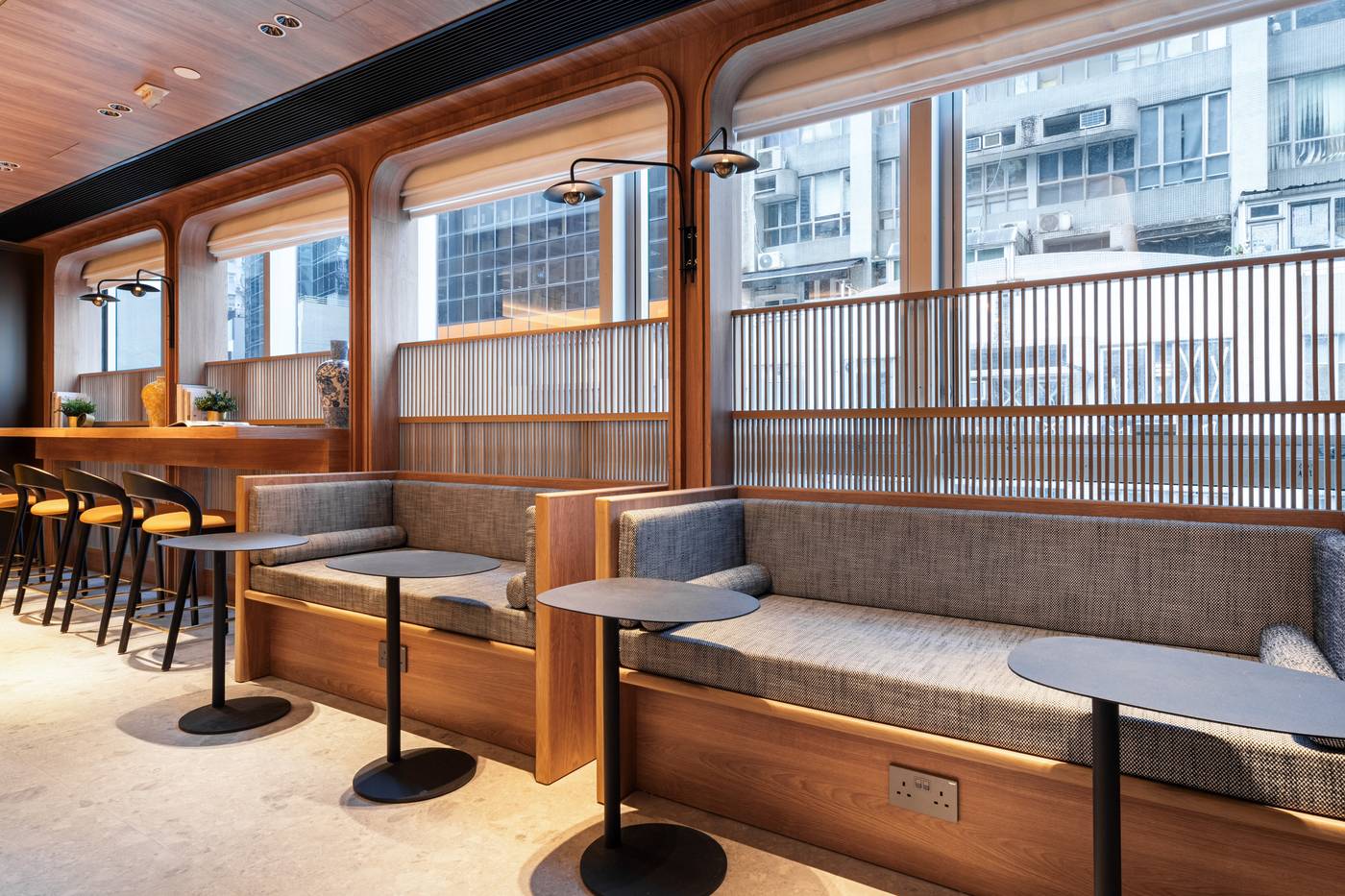 Dash-Living-On-Queen-s-Lobby-3