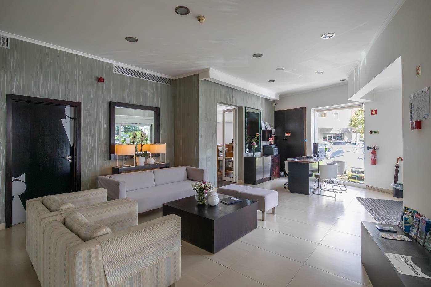 White-Waters-Lobby-17